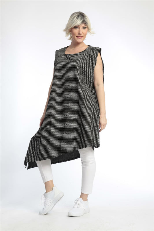 Summer tunic in an asymmetrical shape made of poplin quality, boa in black and white