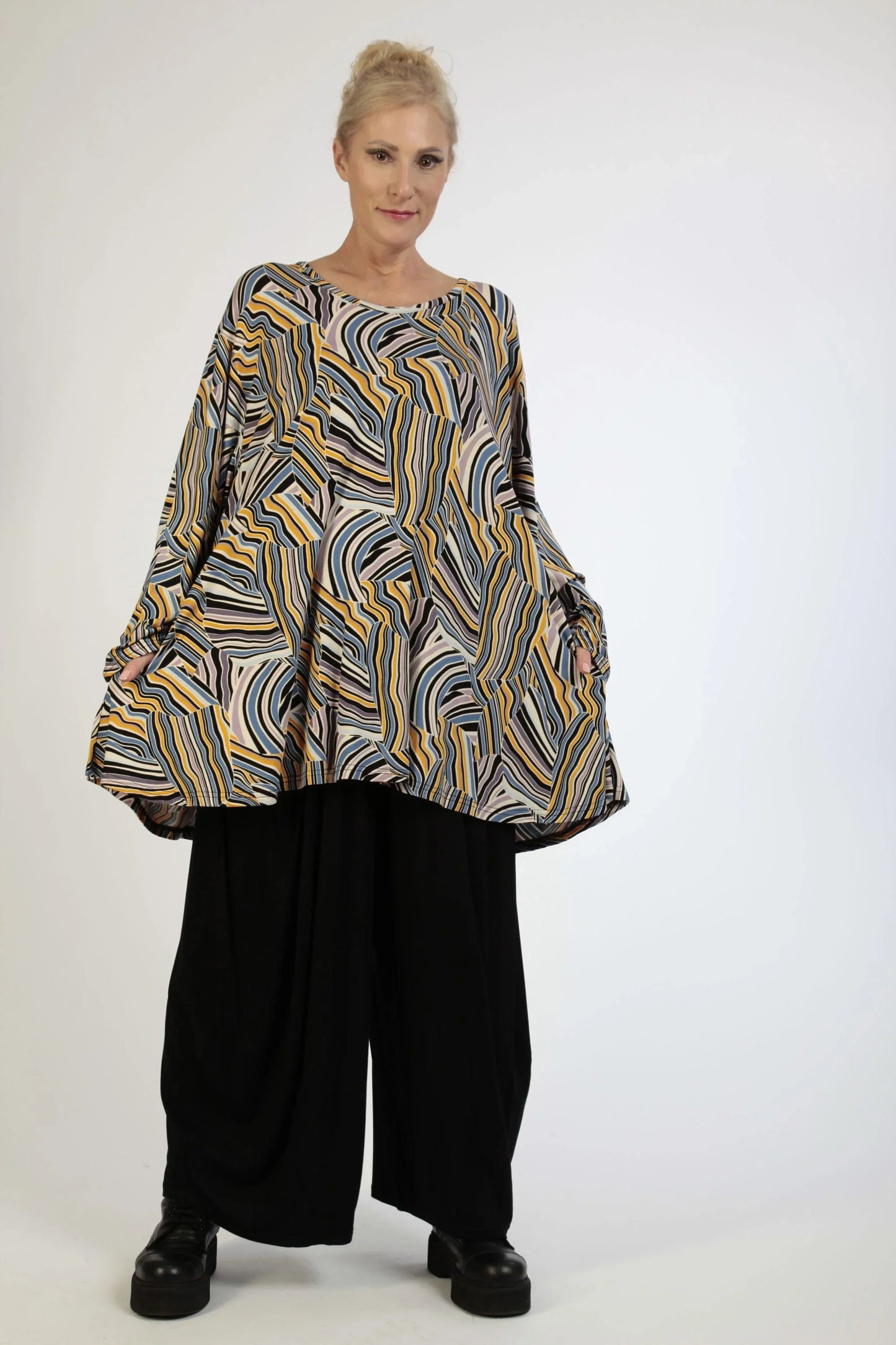 Winter Shirt in Glocken Form aus stretcher Jersey Qualität, Maia in Blau-Gelb-Flieder