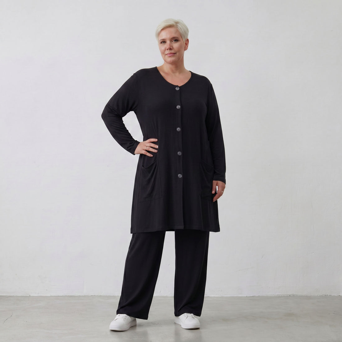 AKH Basics Jacke und Hose in Schwarz als Lagenlook-Basis