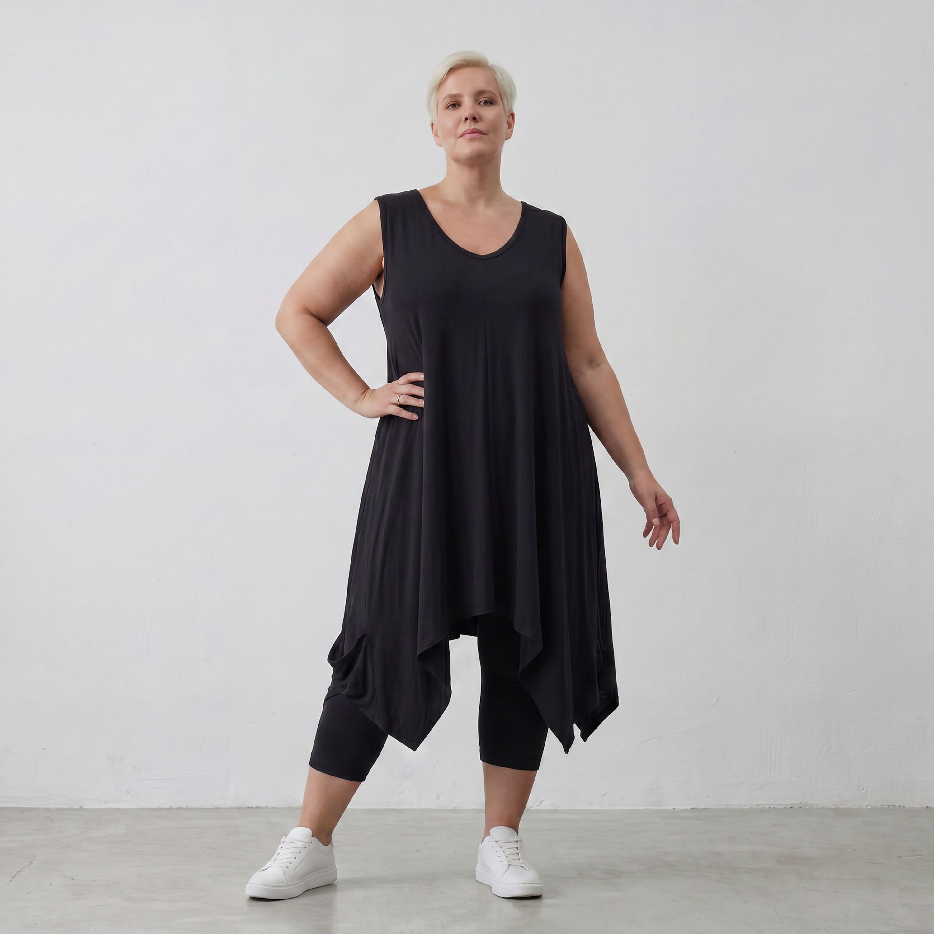 AKH Basics Skye Top in Schwarz als vielseitiges Essential