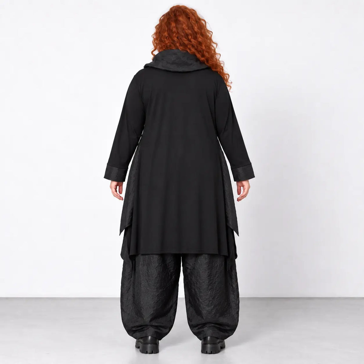 AKH Premium · Hose · Ophelia · 6883 · Black