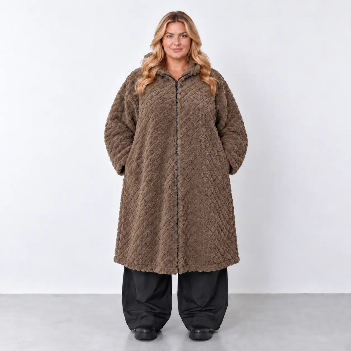 AKH Fashion · Mantel · CuddlySuede · 7102 · ChocoCheck