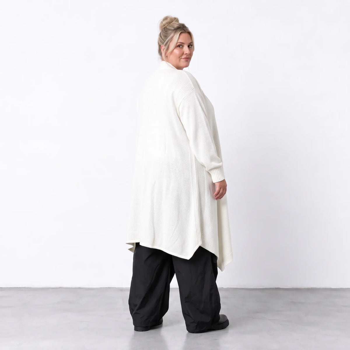 AKH Premium · Cardigan · Warmella · 2636 · Cream
