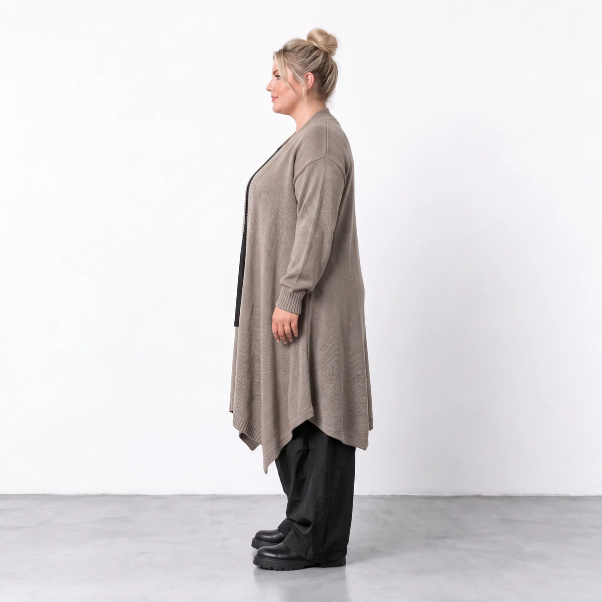 AKH Premium · Cardigan · Warmella · 2636 · Coffee