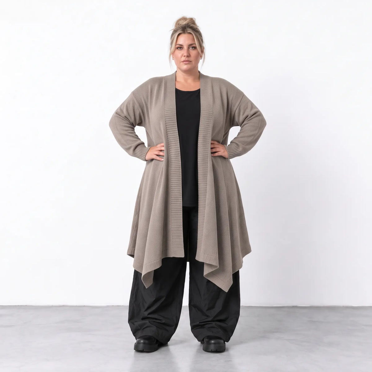 AKH Premium · Cardigan · Warmella · 2636 · Coffee