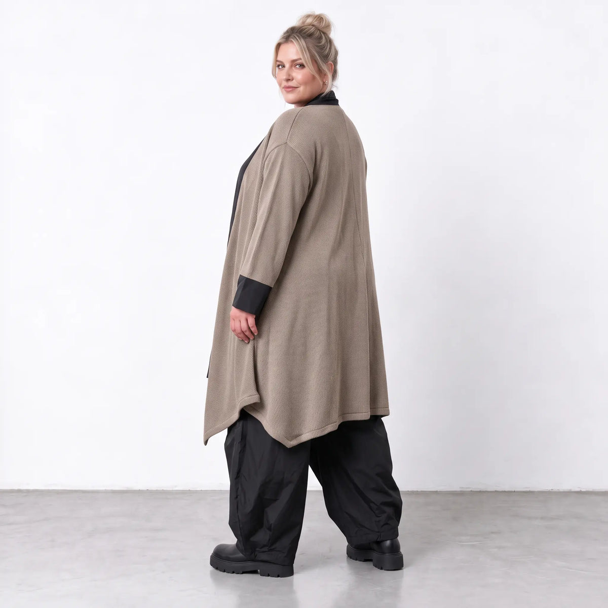 AKH Premium · Cardigan · Warmella · 2637 · Coffee