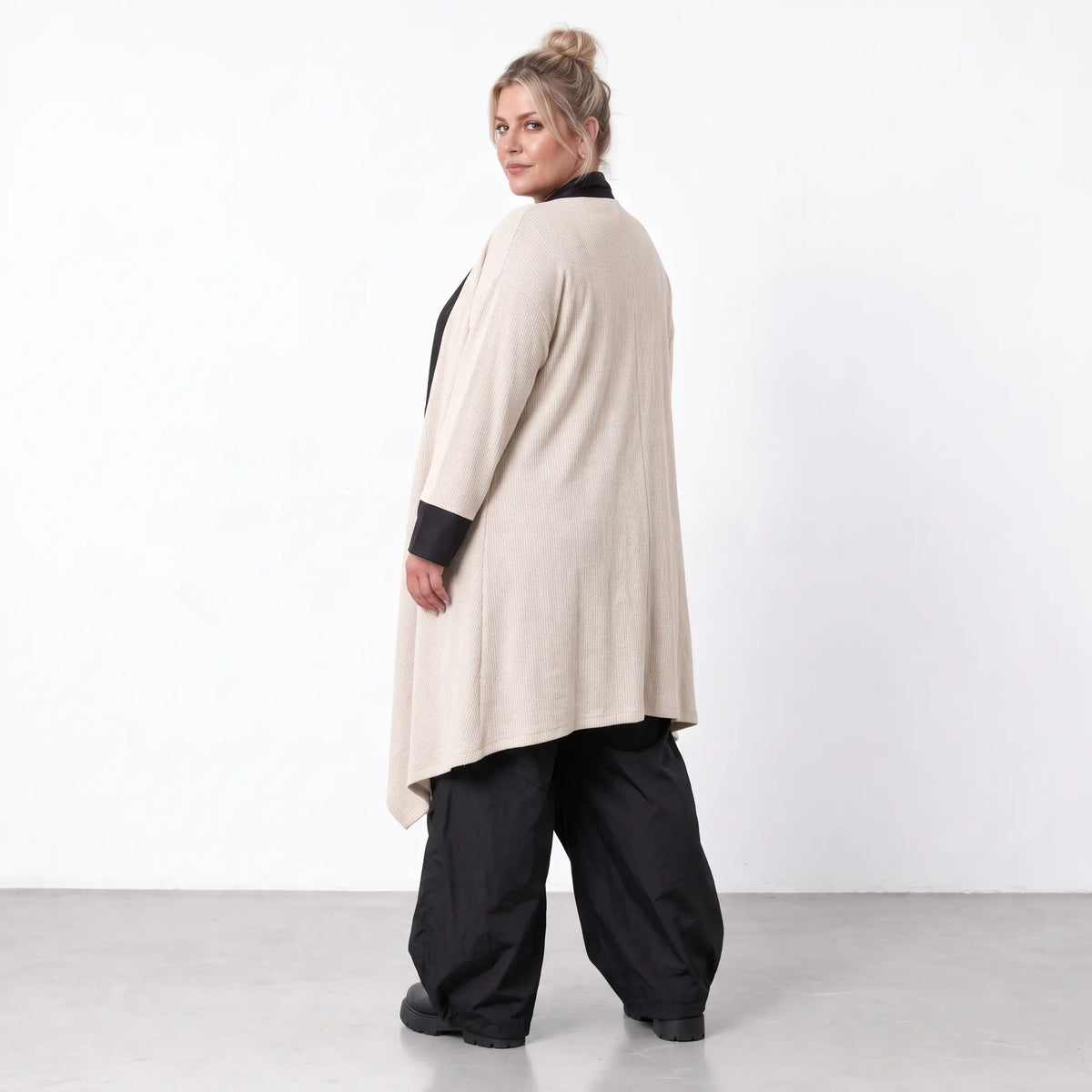 AKH Premium · Cardigan · Warmella · 2637 · Beige