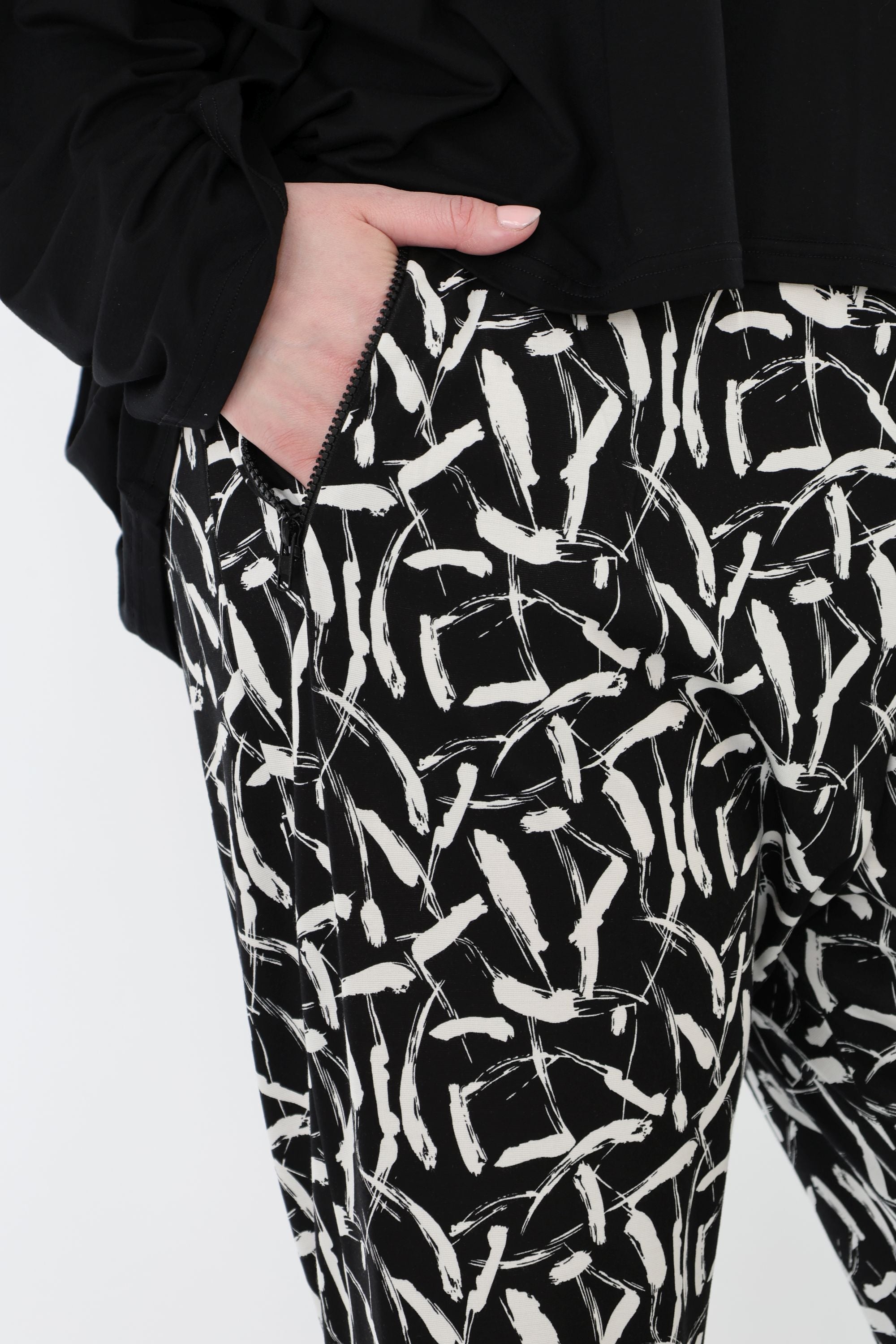AKH Fashion 7183 Trousers, Black and White