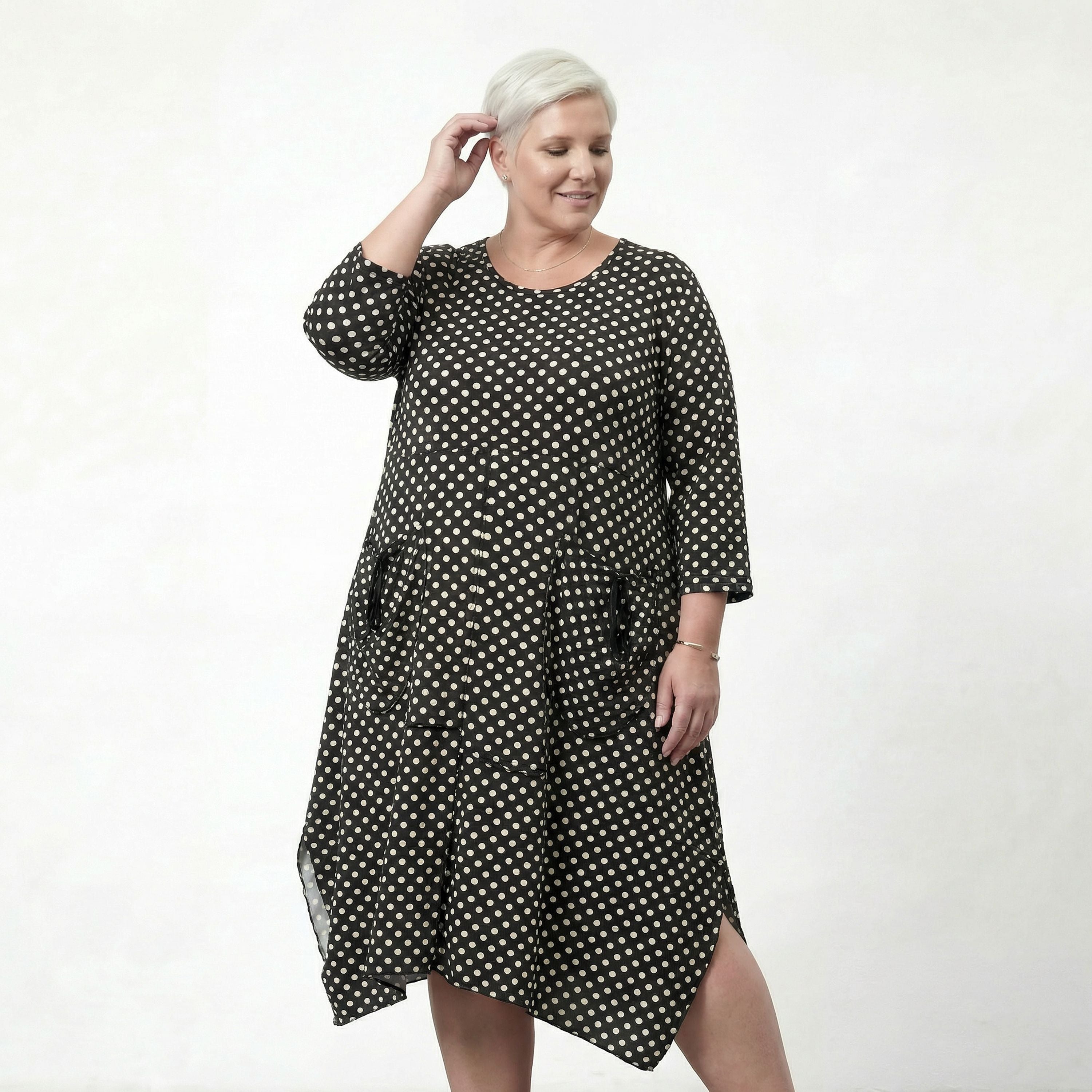 Robe AKH 6025, noire et blanche