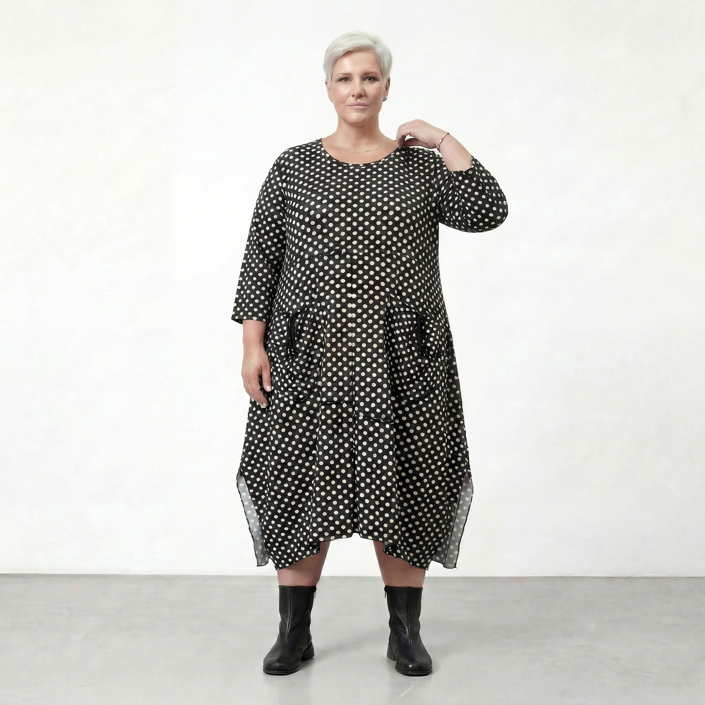 Robe AKH 6025, noire et blanche