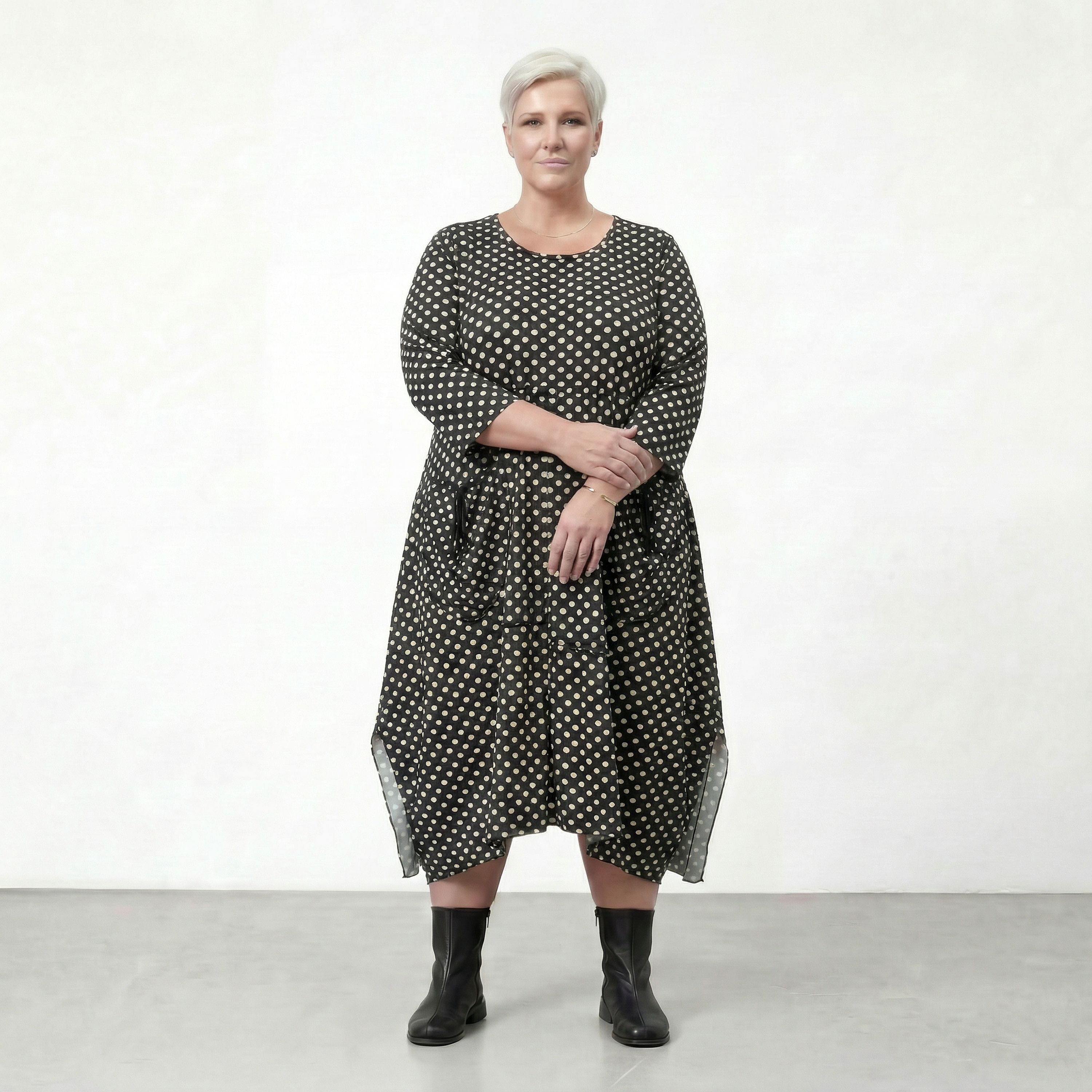 Robe AKH 6025, noire et blanche