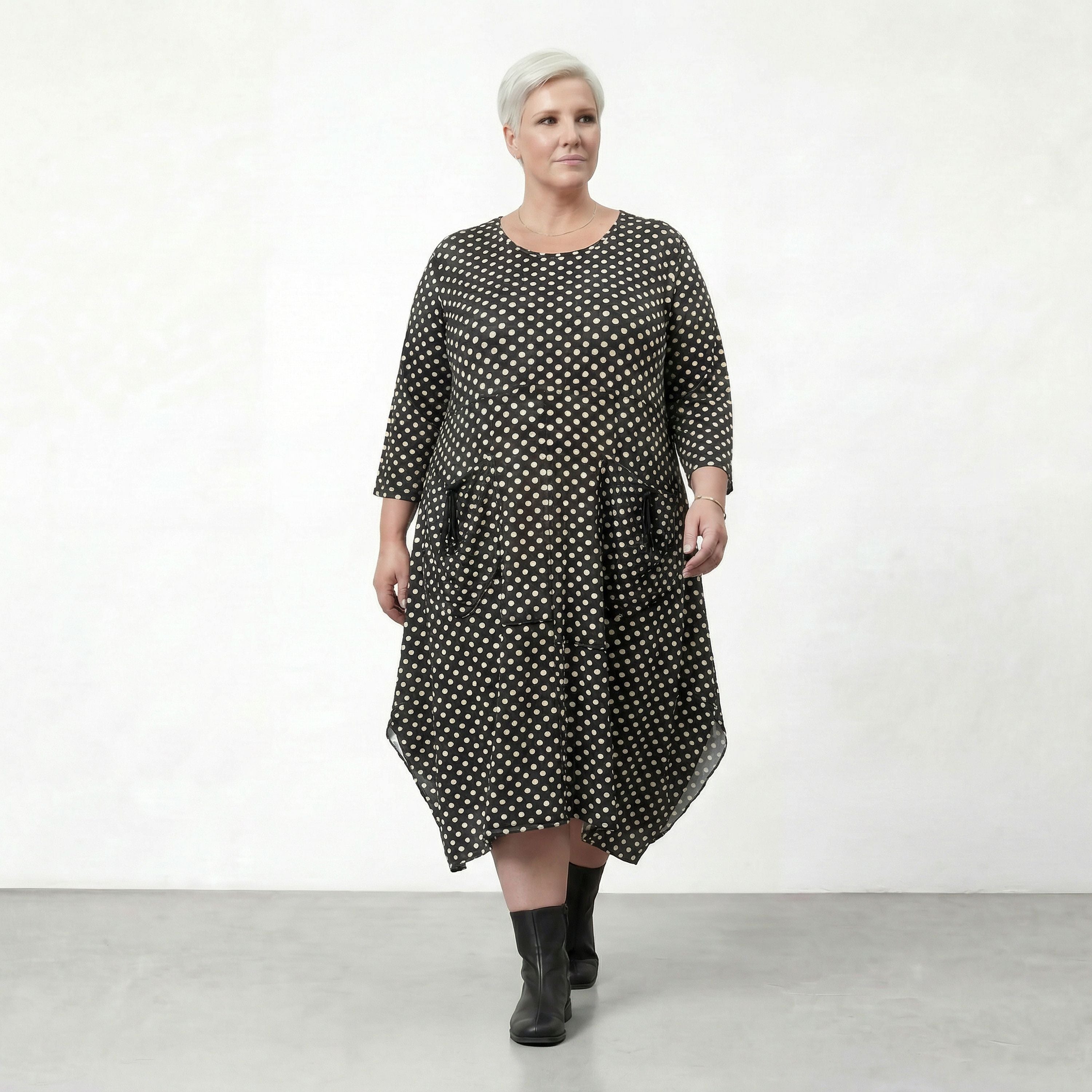 Robe AKH 6025, noire et blanche