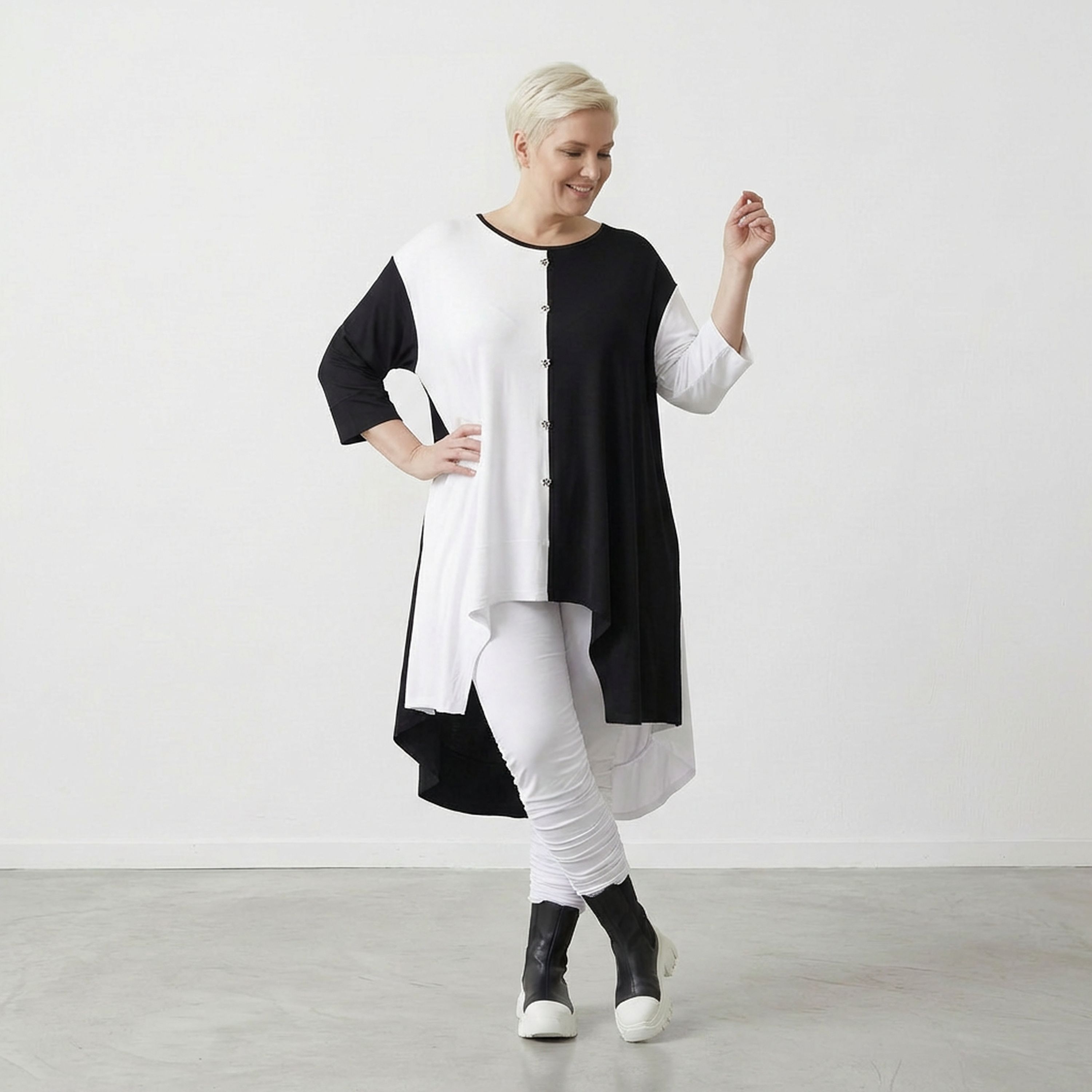 AKH 6892 Big Shirt, Black and White