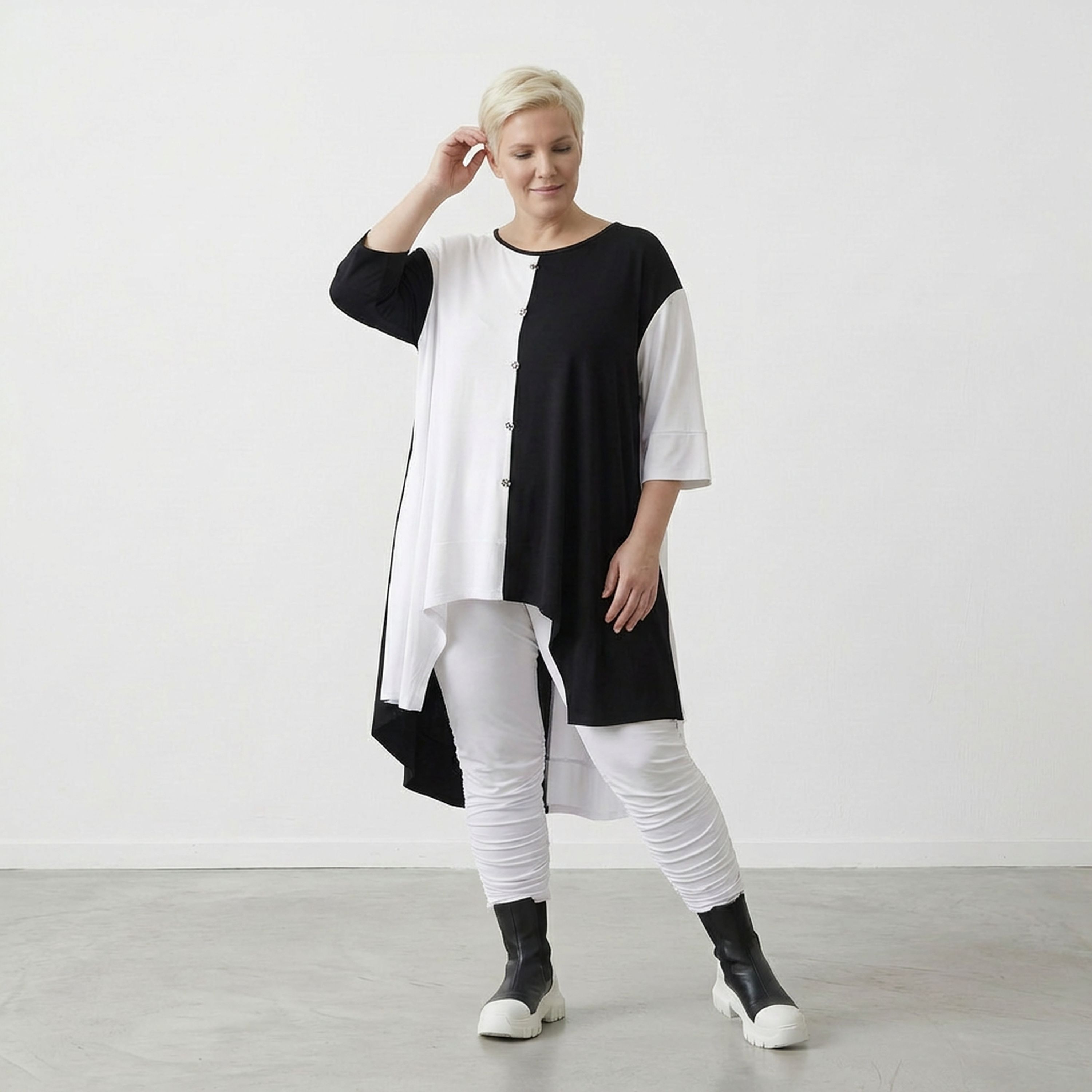 AKH 6892 Big Shirt, Black and White