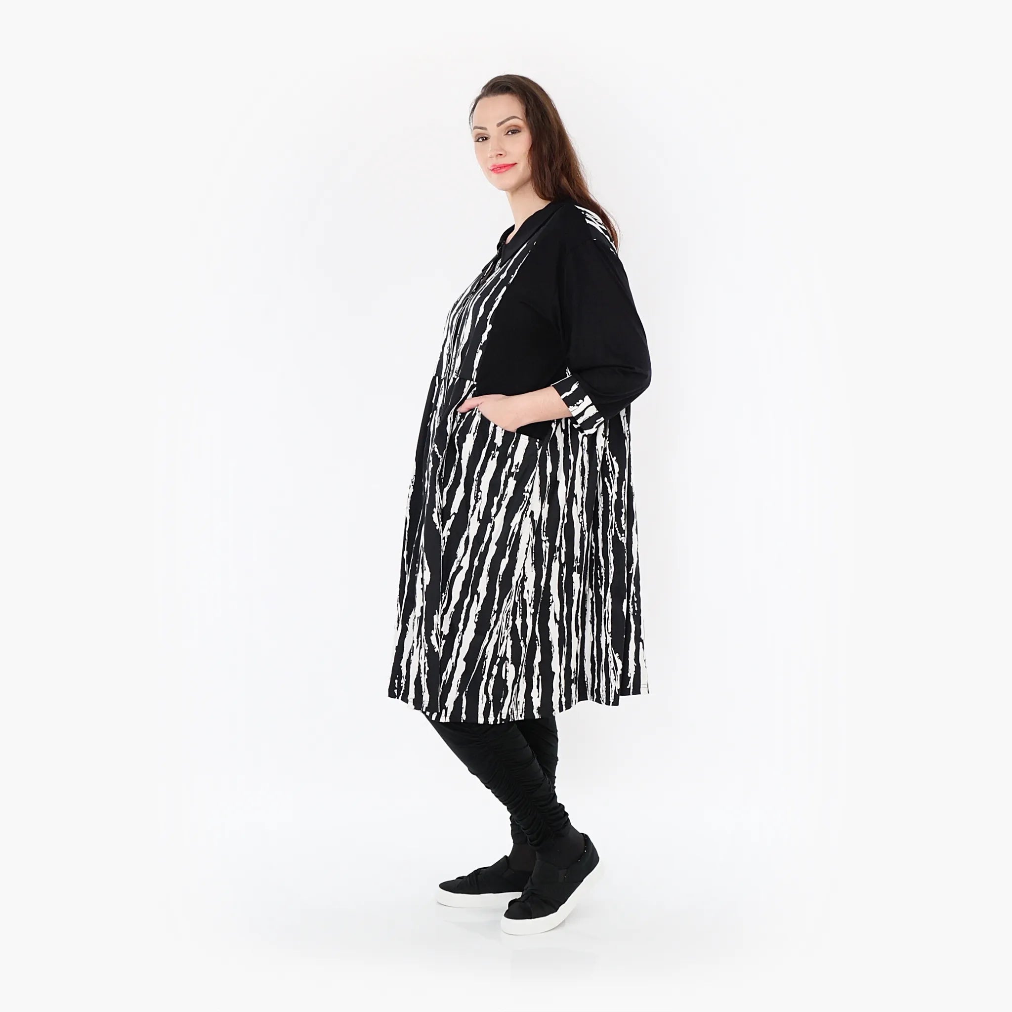 AKH 6899 Blouse, Black and White