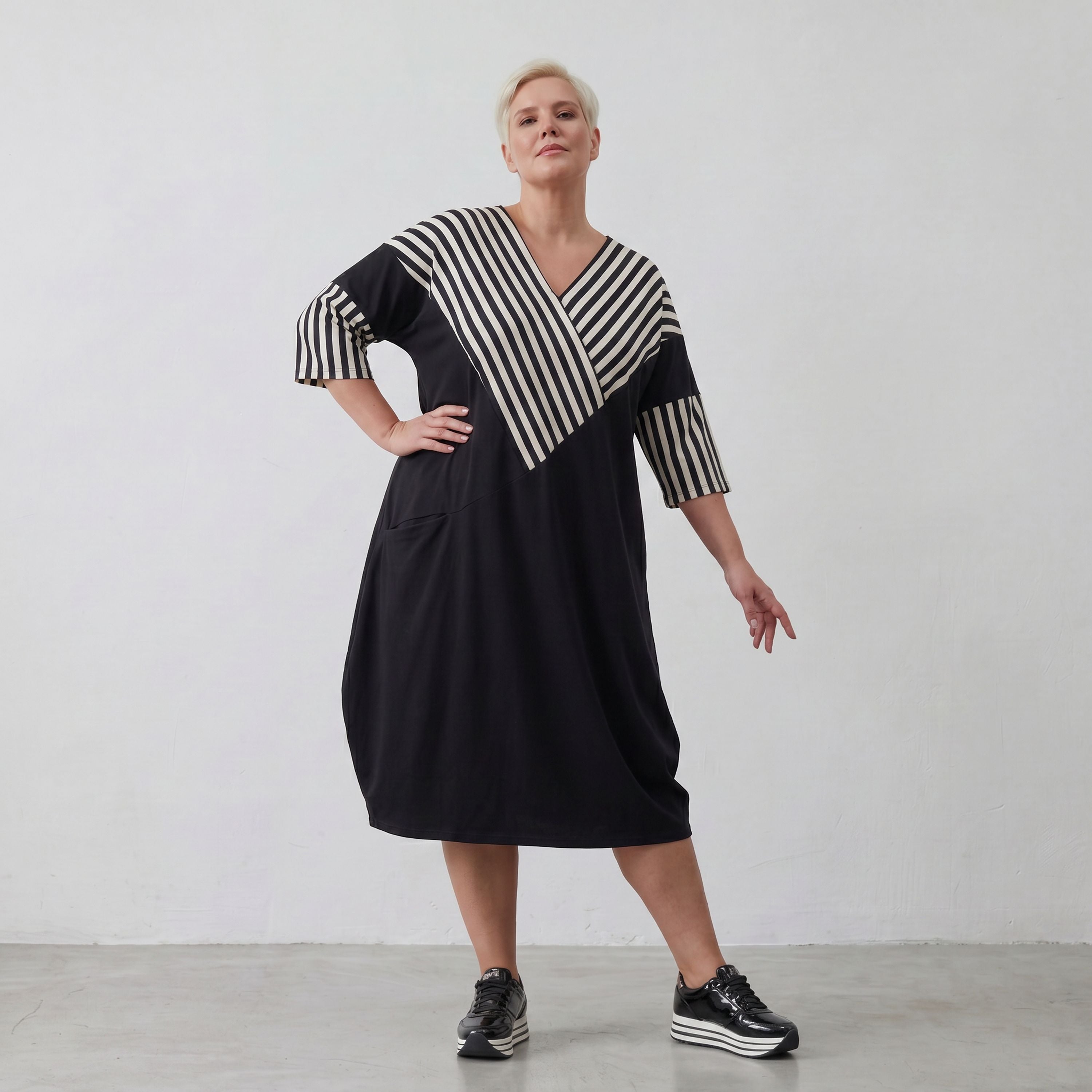 Robe AKH 6901, écru-noir
