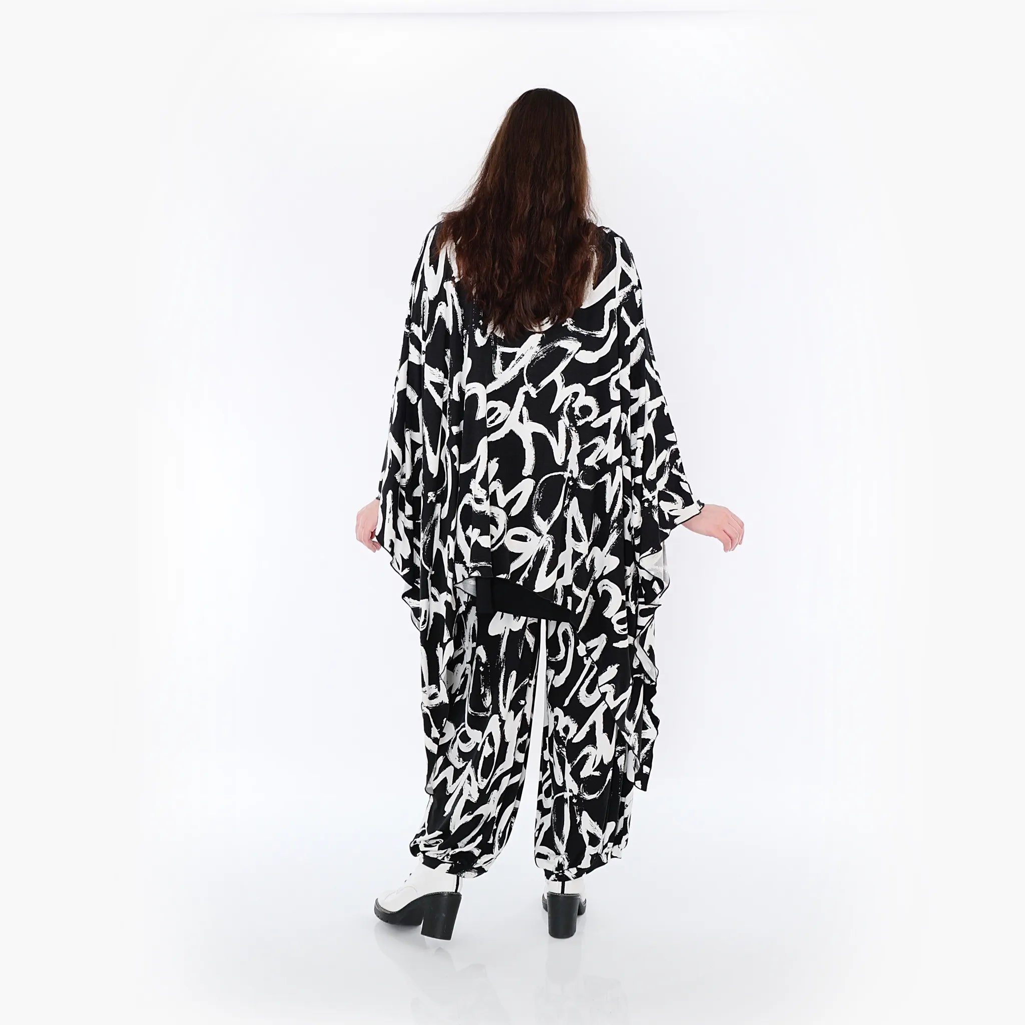 AKH 7026 Big Shirt, Black and White