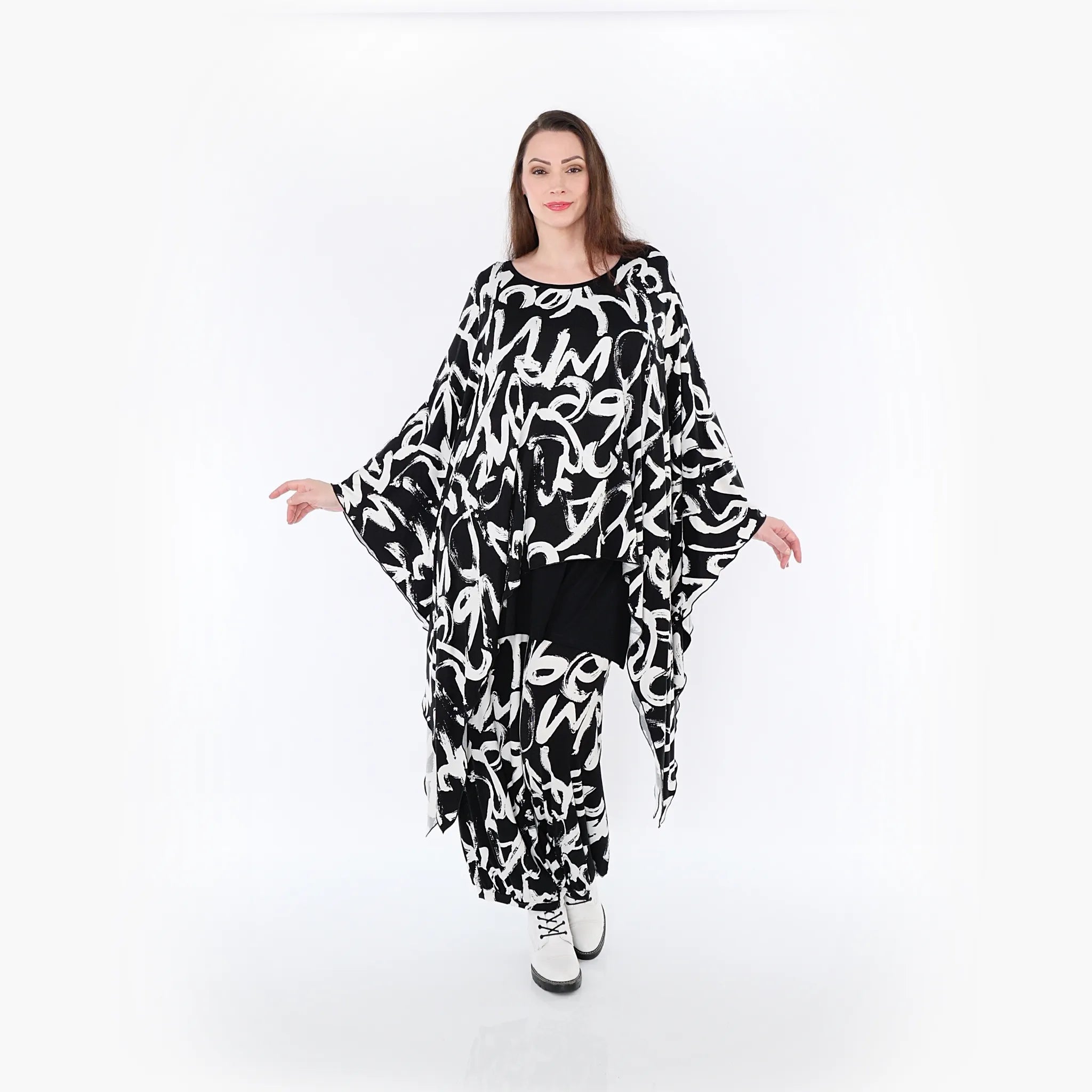 AKH 7026 Big Shirt, Black and White