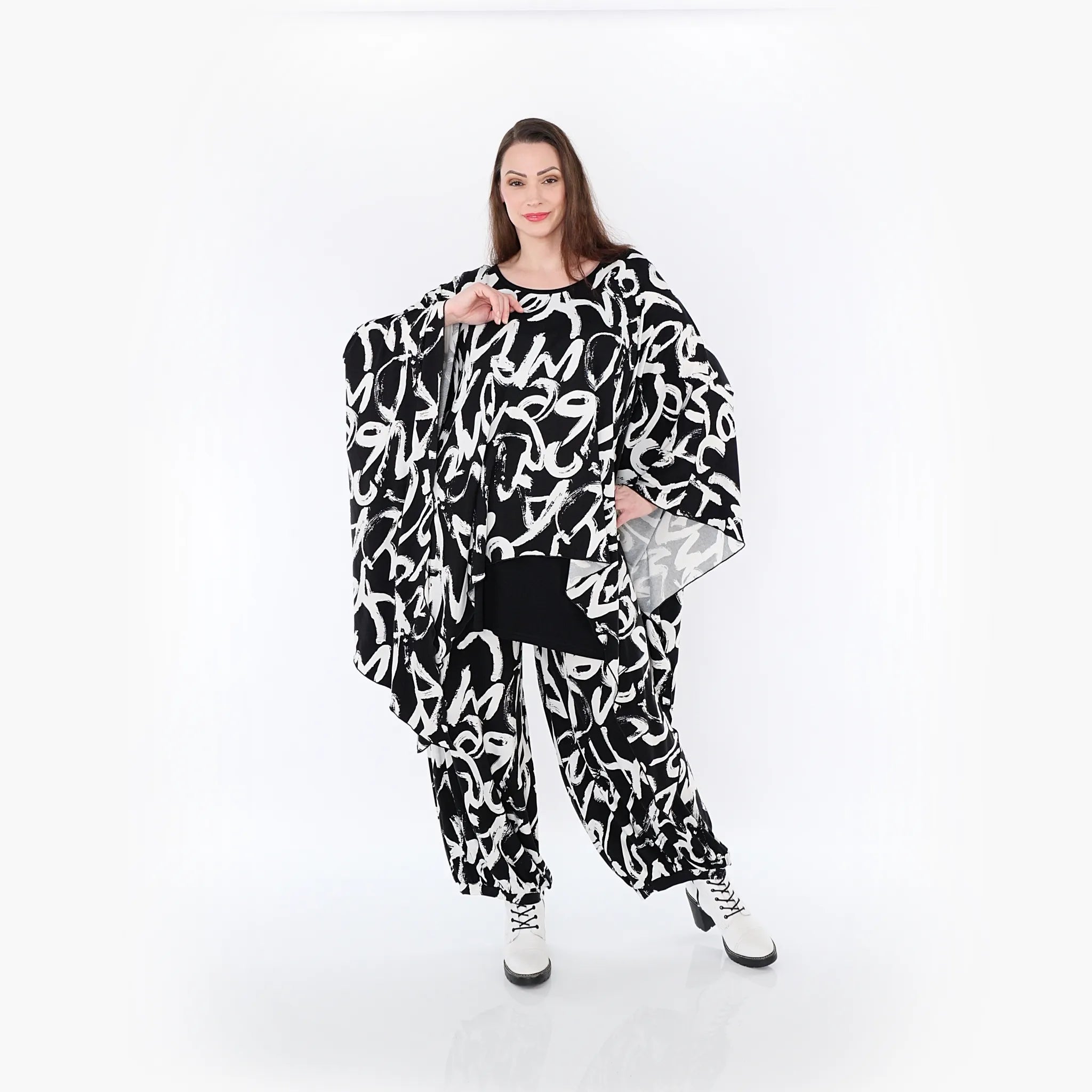 AKH 7026 Big Shirt, Black and White