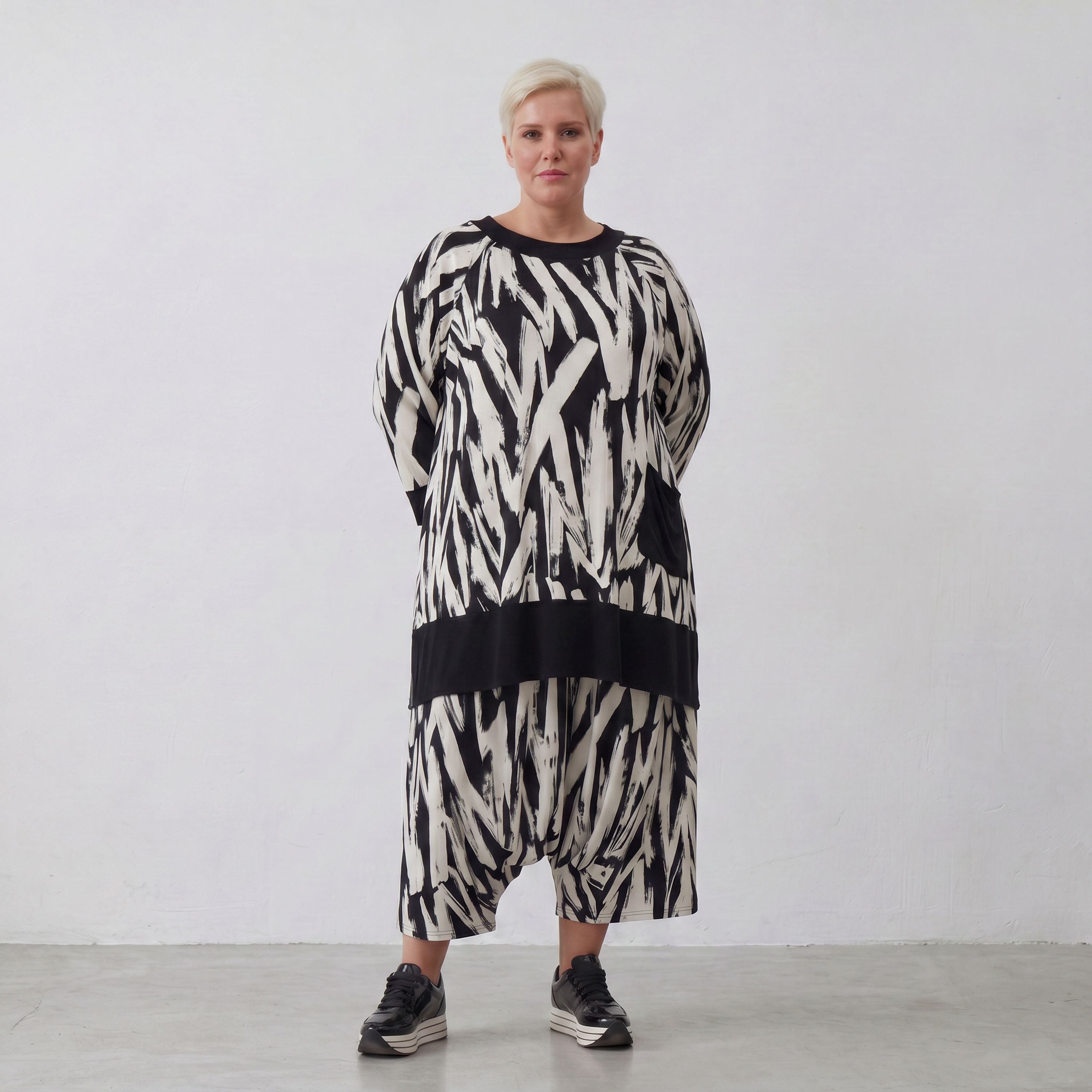 AKH 7021 Big Shirt, White-Black