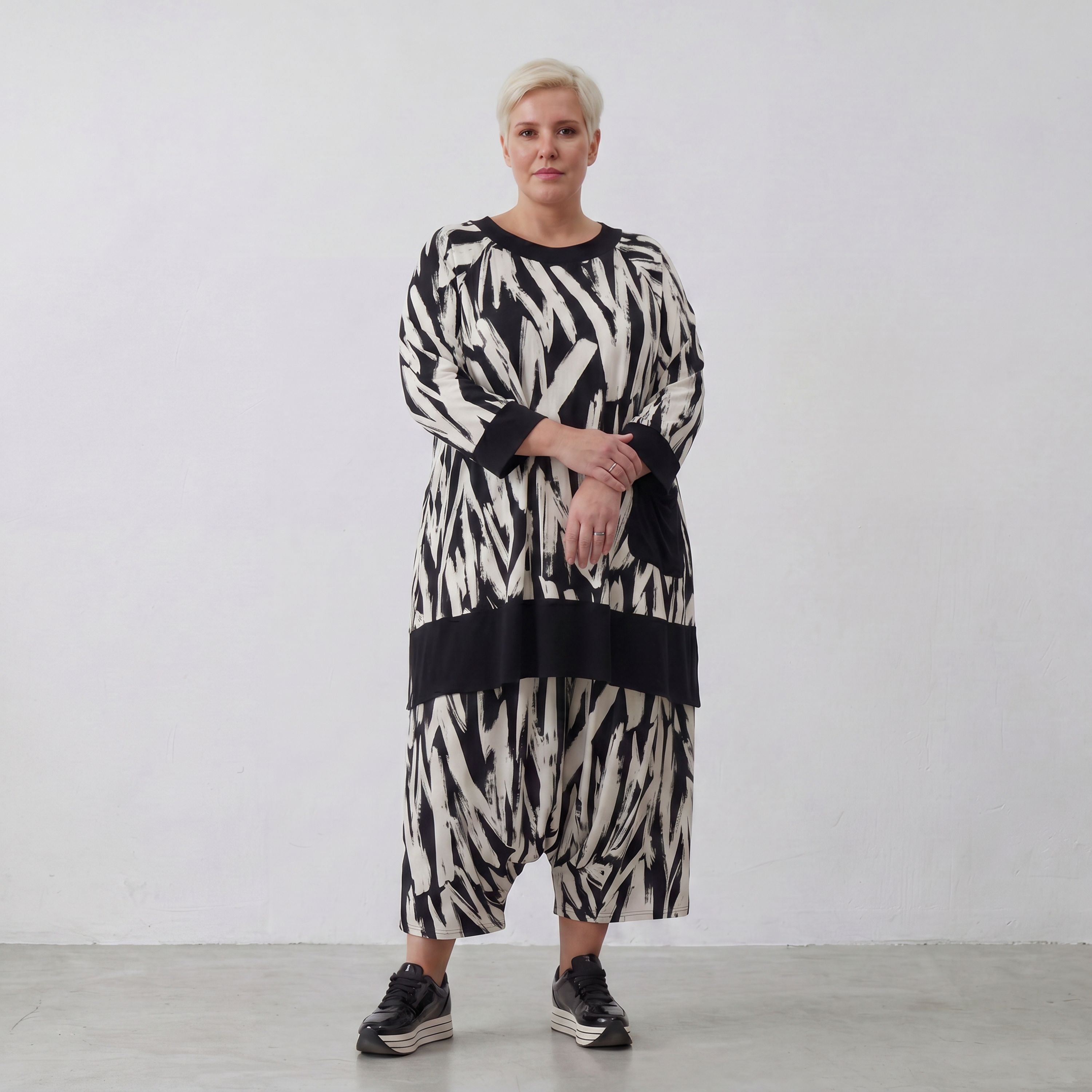 AKH 7021 Big Shirt, White-Black