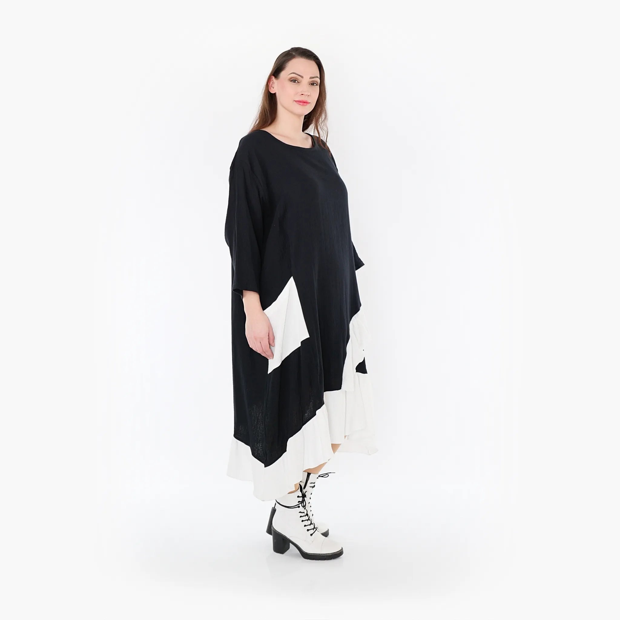 AKH 7024 Dress, Black and White
