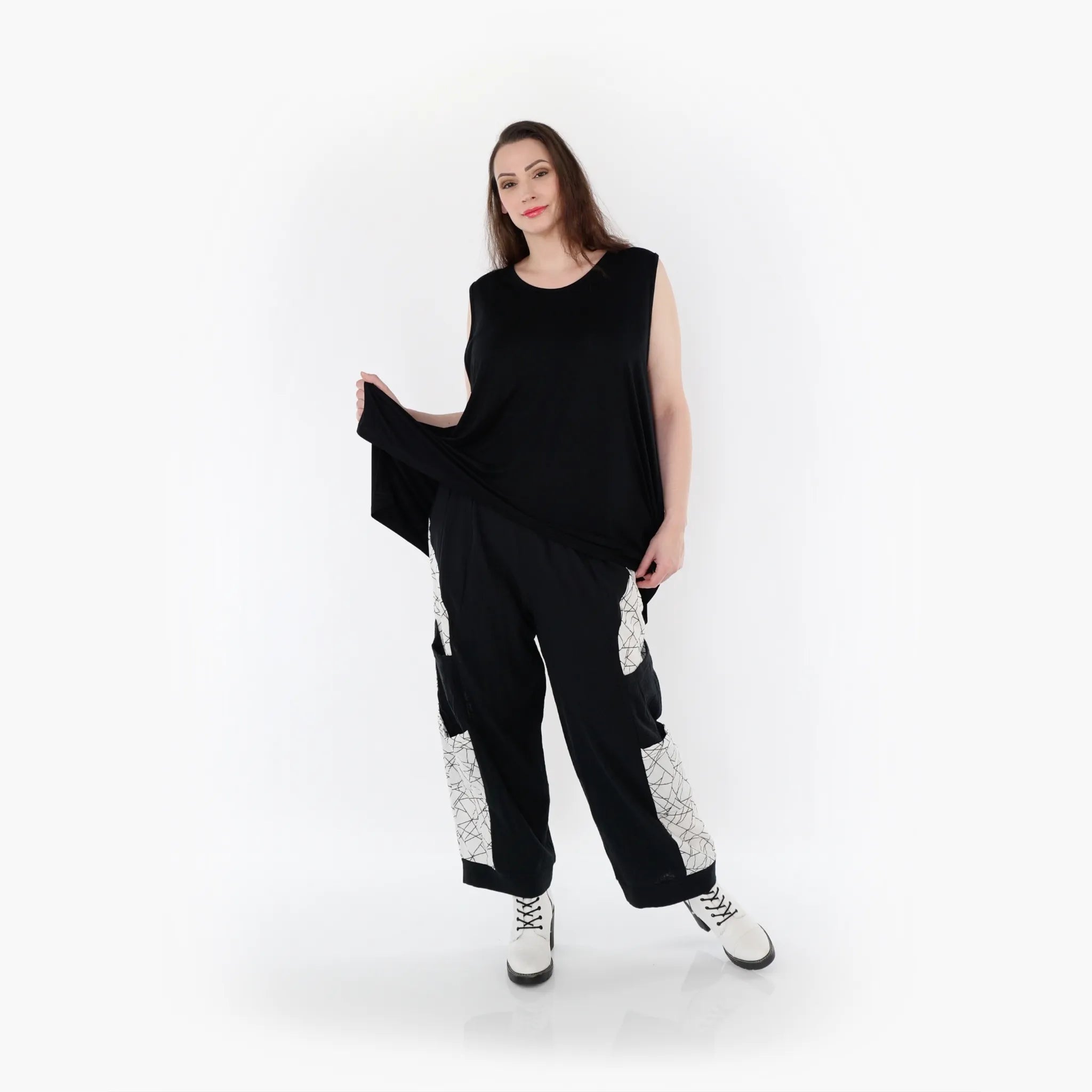 AKH 6556 Trousers, Black and White