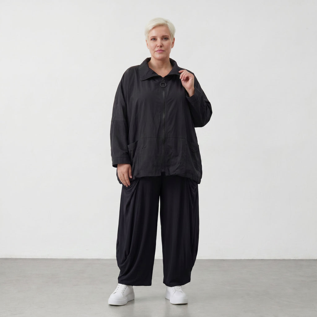 Leichte Memorytaft-Jacke mit Stehkragen in zeitlosem Schwarz