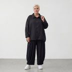 Leichte Memorytaft-Jacke mit Stehkragen in zeitlosem Schwarz