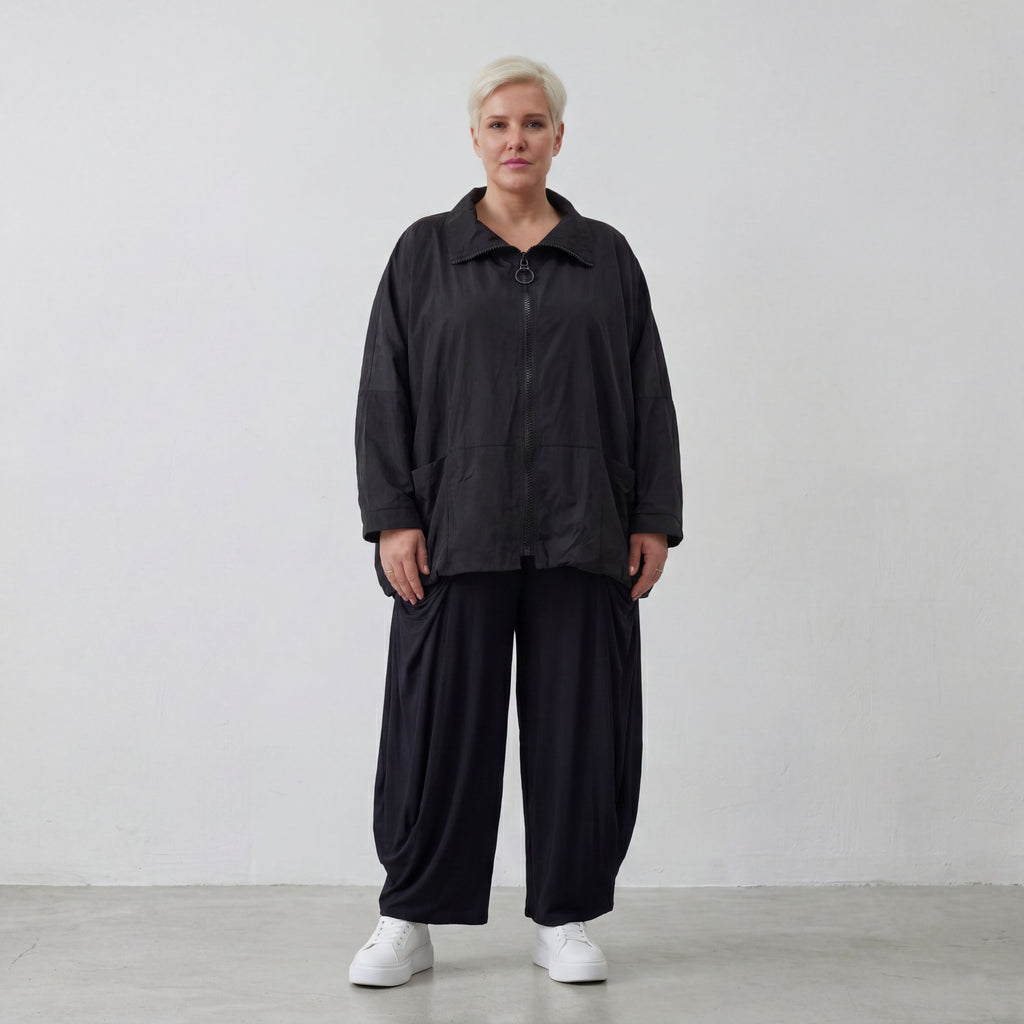 Leichte Memorytaft-Jacke mit Stehkragen in zeitlosem Schwarz