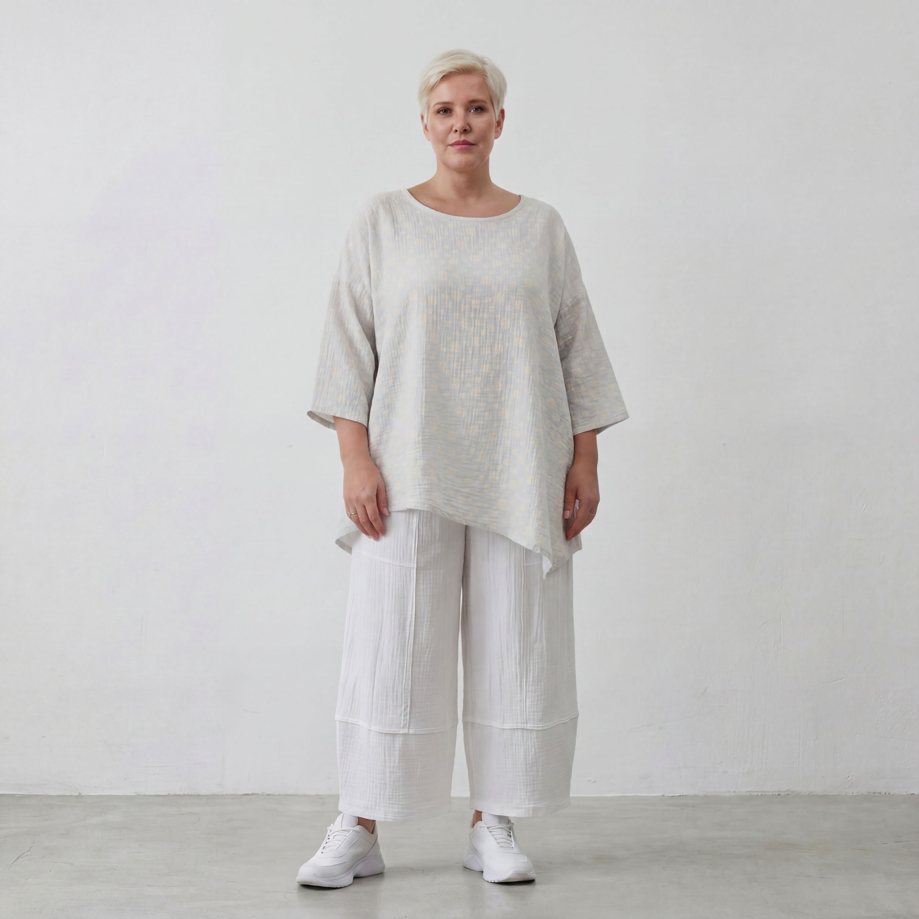 Luftiges Baumwoll-Shirt in A-Linie mit zipfeligem Saum