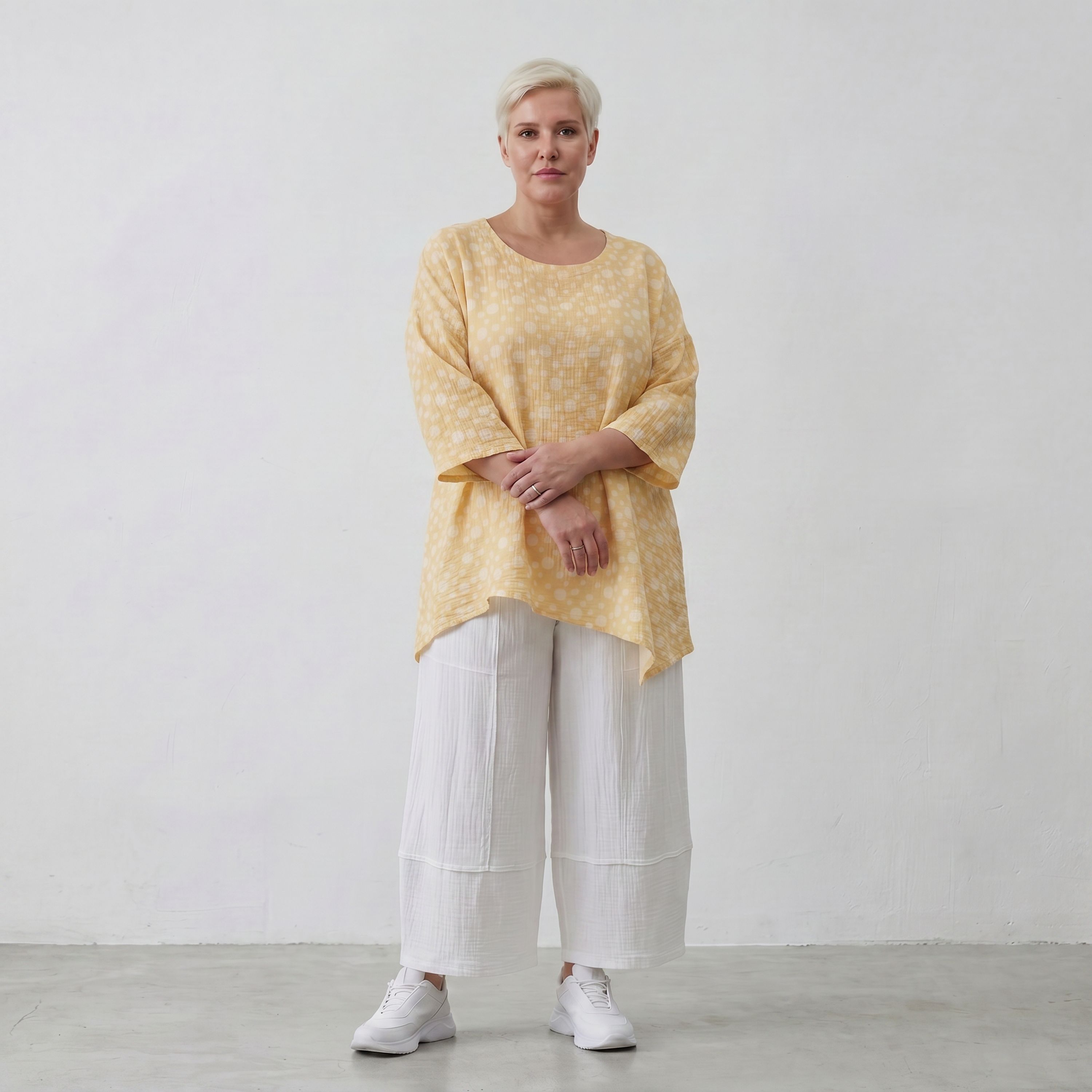 Luftiges Baumwoll-Shirt in A-Linie mit zipfeligem Saum