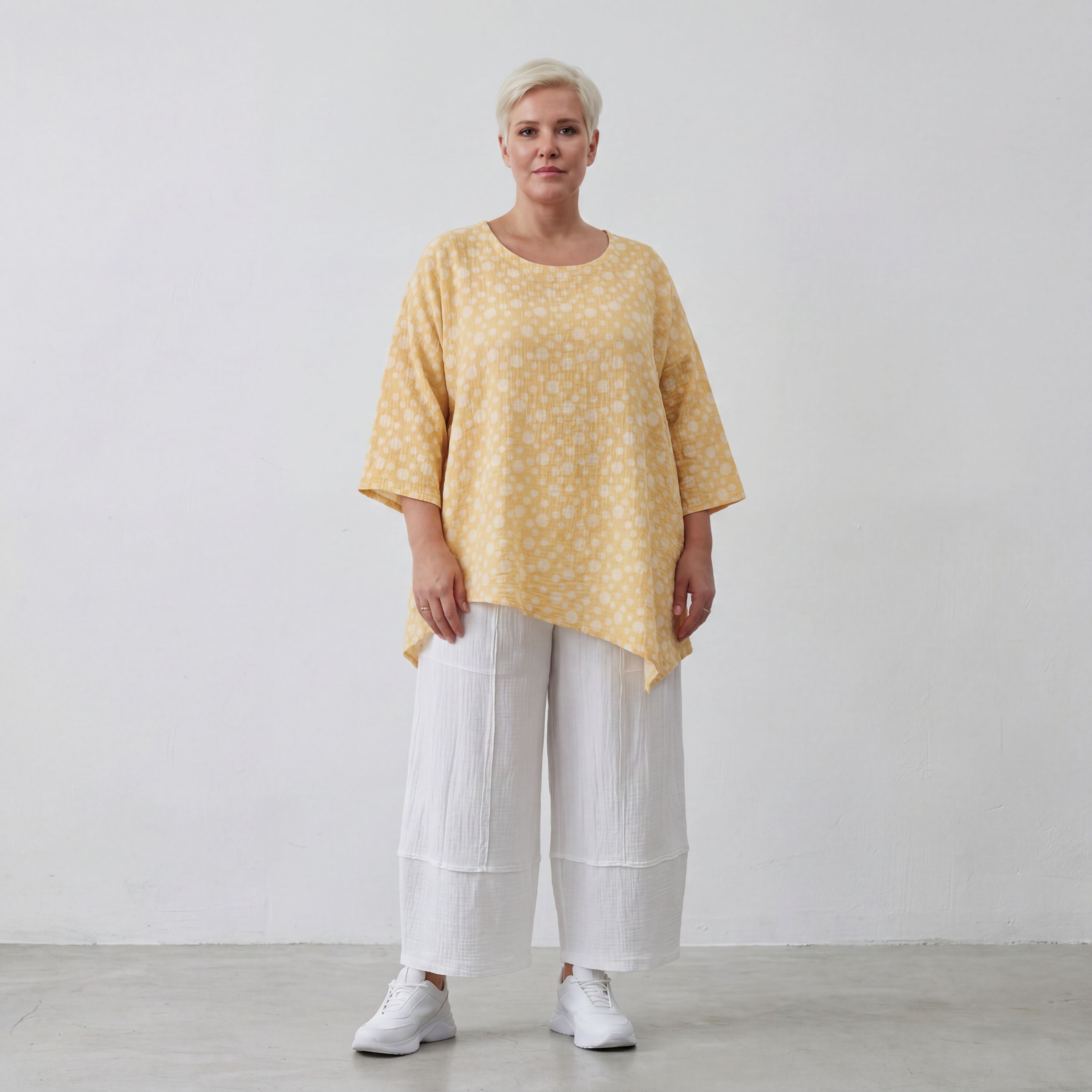 Luftiges Baumwoll-Shirt in A-Linie mit zipfeligem Saum