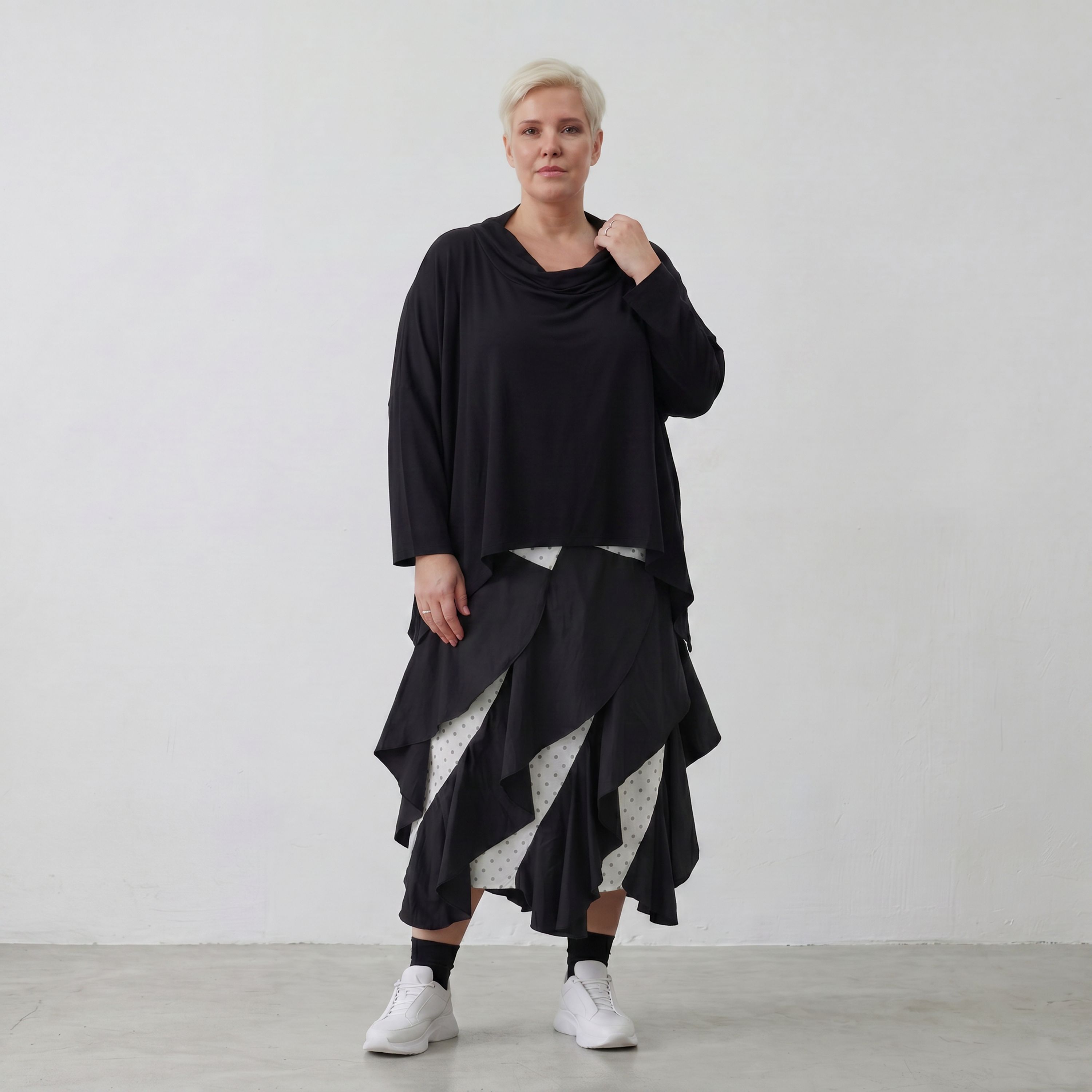 Sommerlicher Jacquard-Rock in Weiß-Schwarz mit elastischem Bund