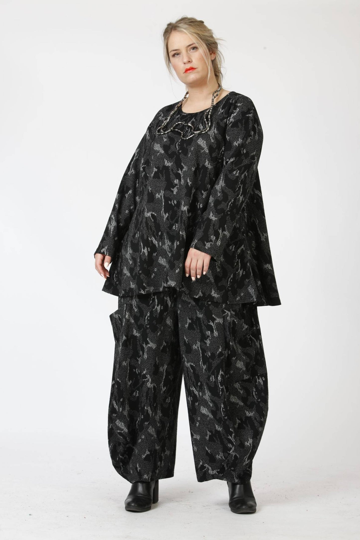 Transitional big shirt in bell shape made of jacquard quality, Mili in black-gray