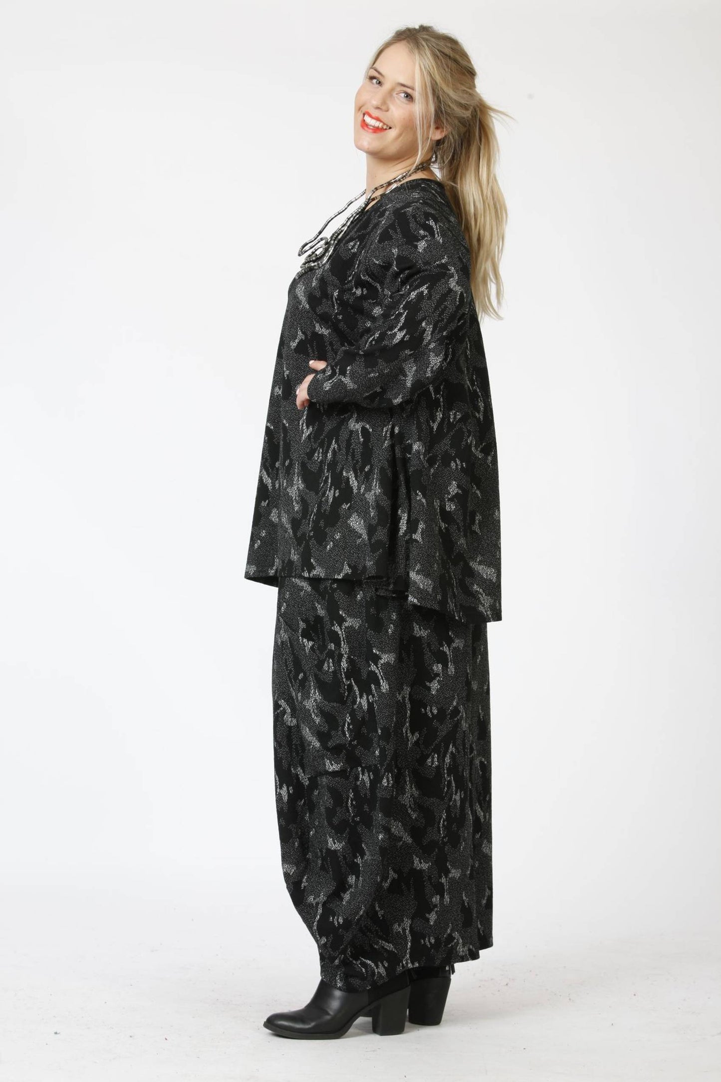 Transitional big shirt in bell shape made of jacquard quality, Mili in black-gray