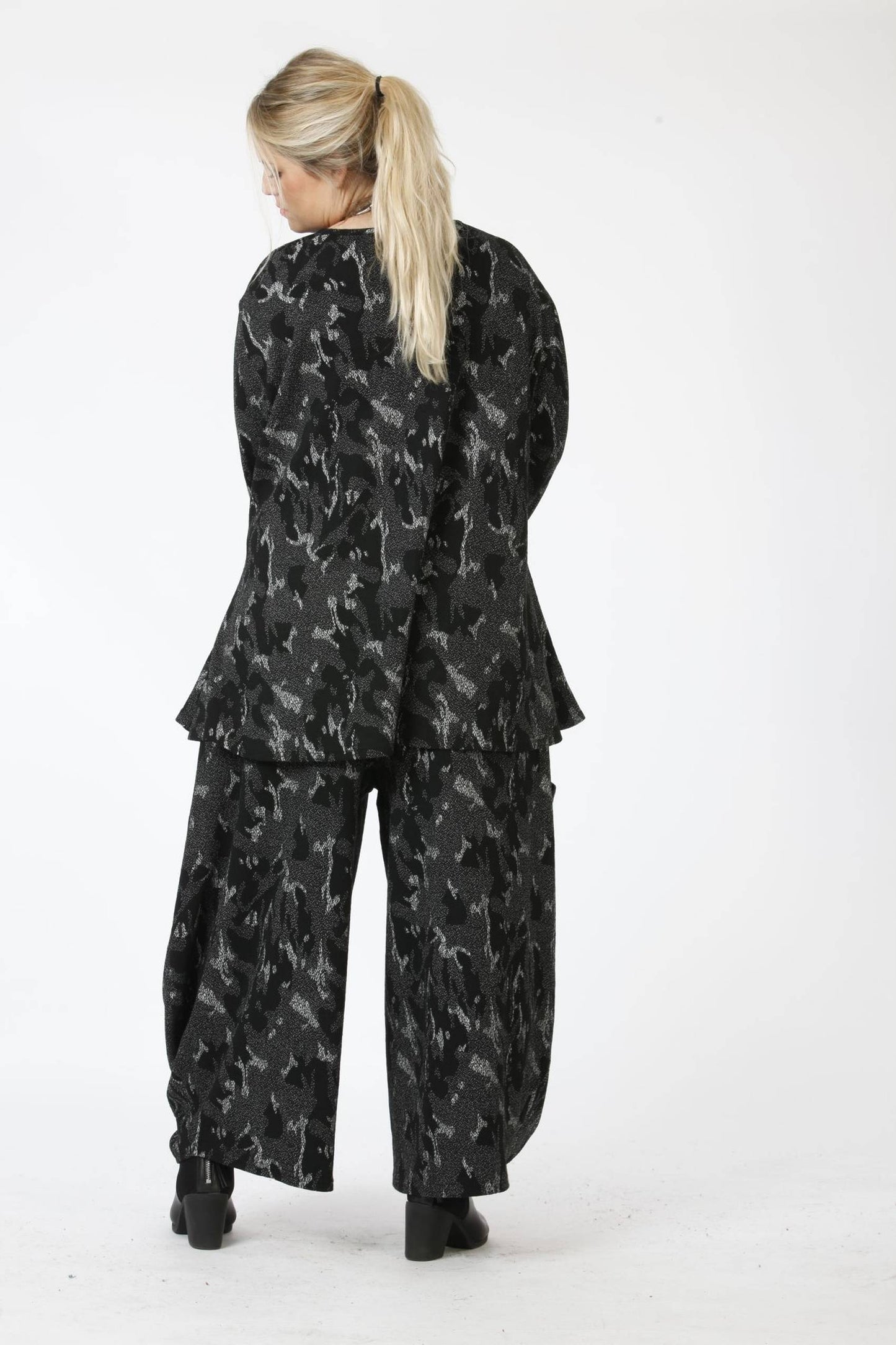 Transitional big shirt in bell shape made of jacquard quality, Mili in black-gray