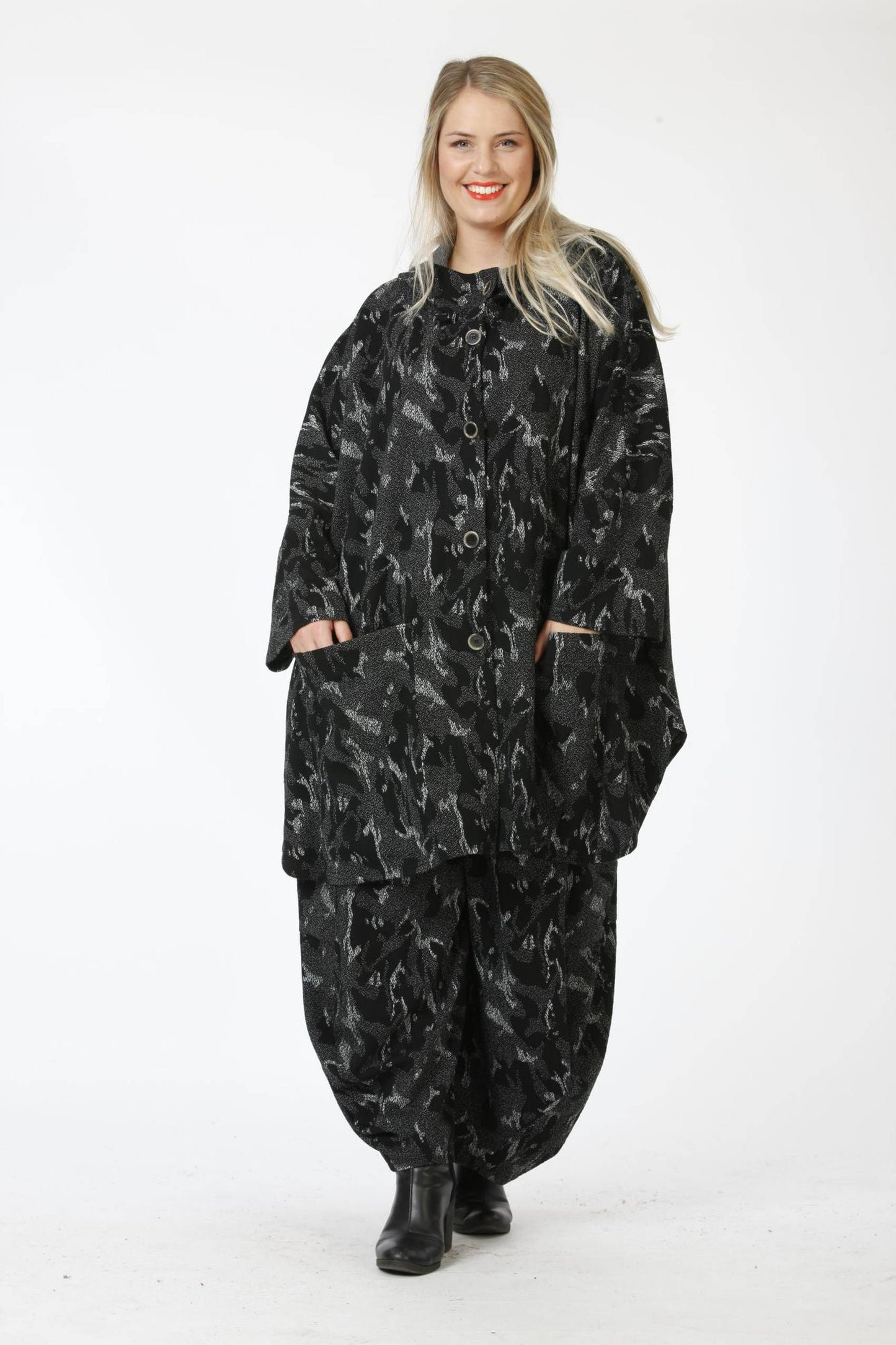 Transitional coat in the shape of jacquard quality, Mili in black-gray