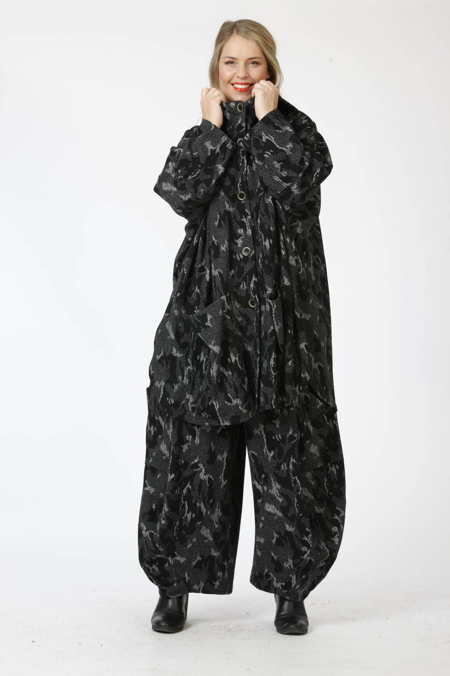 Transitional coat in the shape of jacquard quality, Mili in black-gray