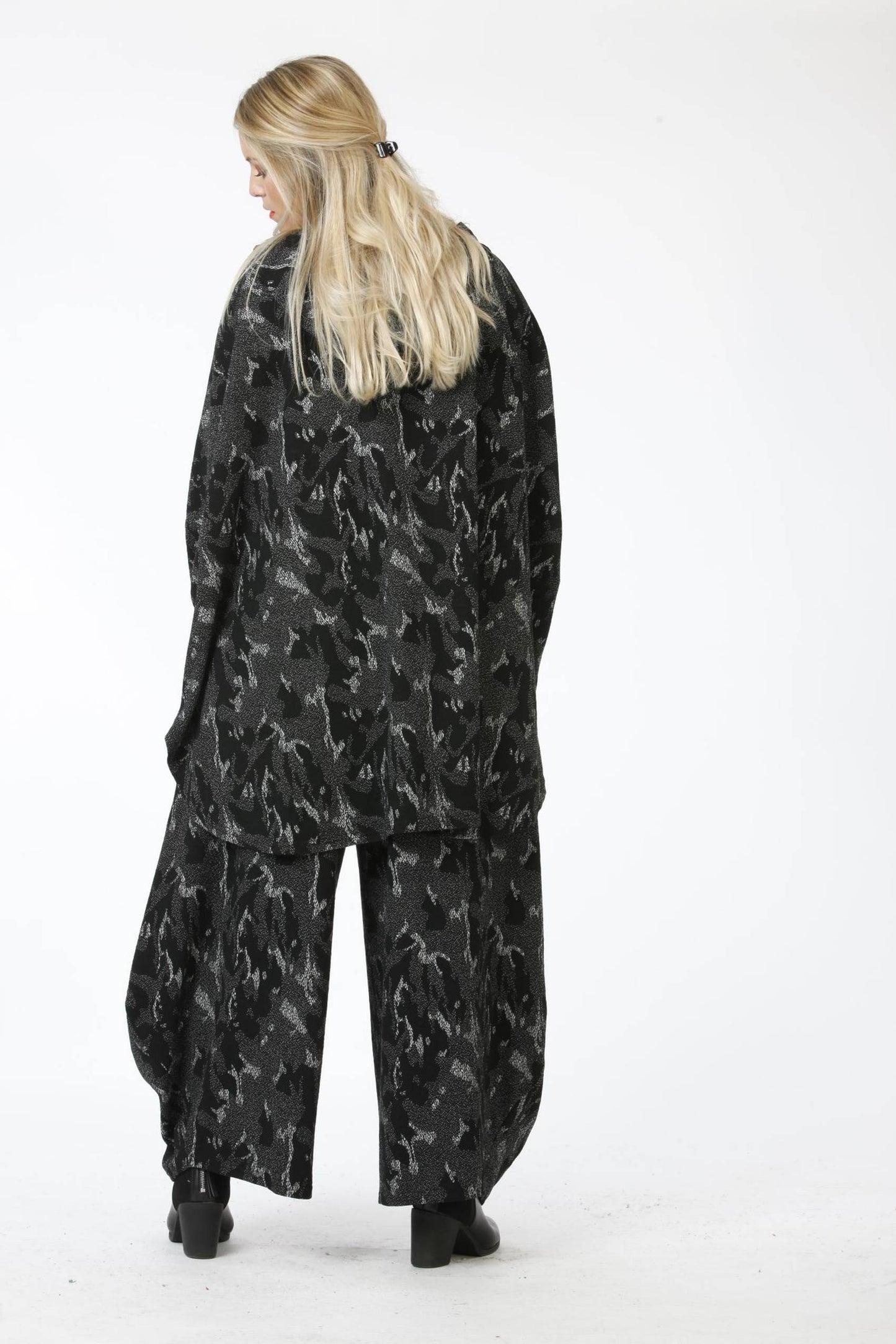 Transitional coat in the shape of jacquard quality, Mili in black-gray