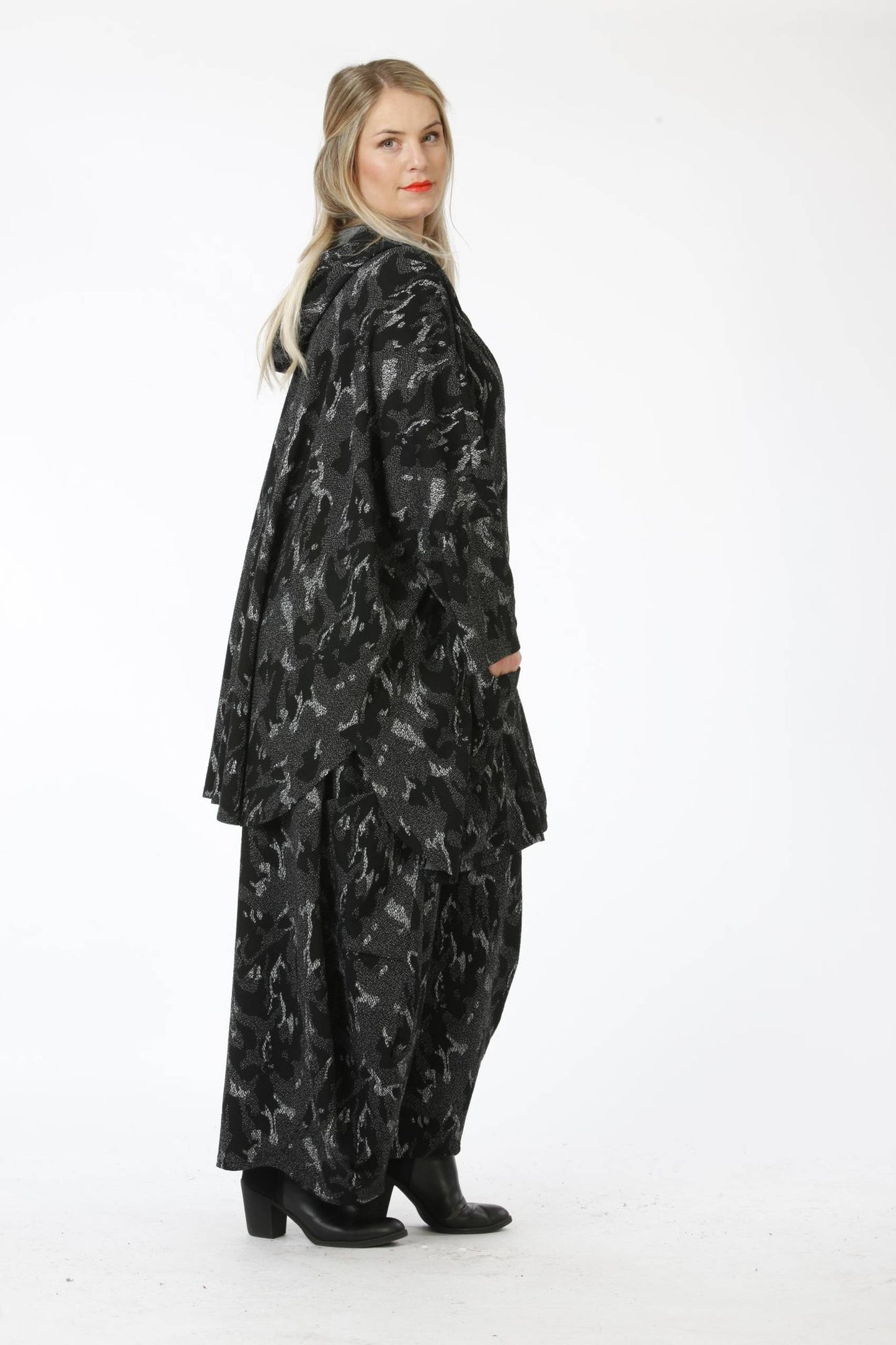 Transitional coat in the shape of jacquard quality, Mili in black-gray