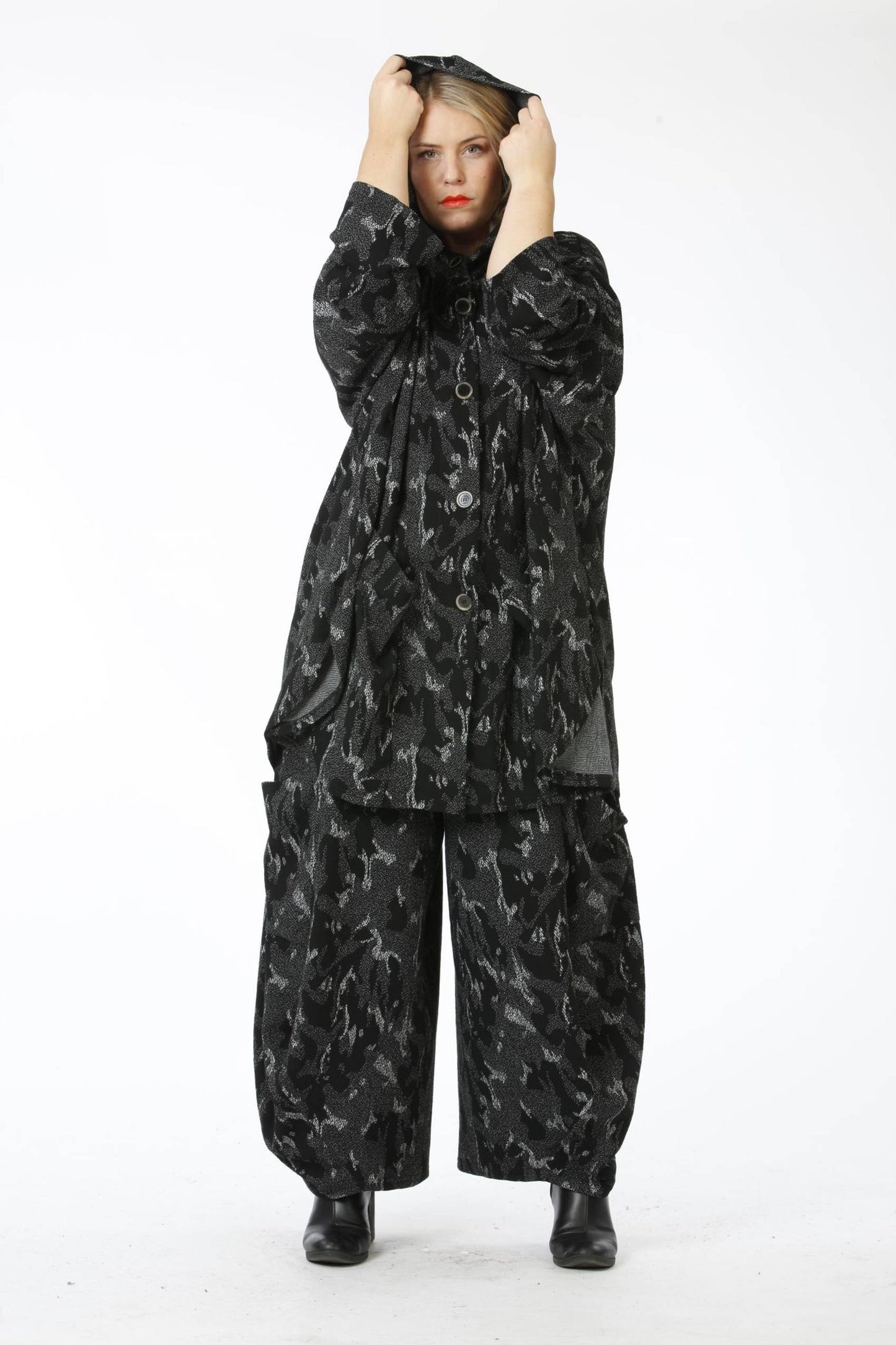 Transitional coat in the shape of jacquard quality, Mili in black-gray