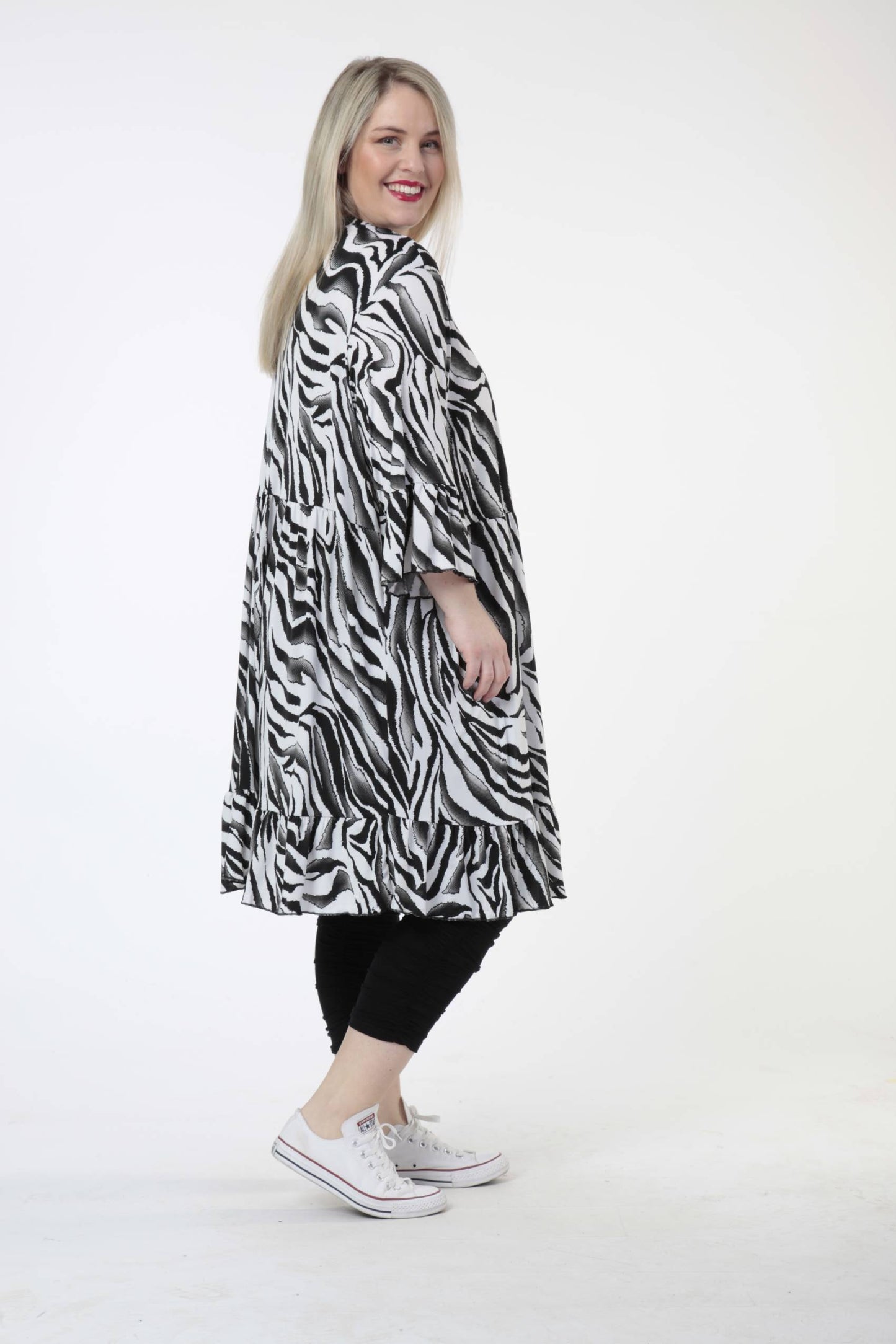 Summer dress in the shape of slinky quality, maxi slinky in white-black-gray