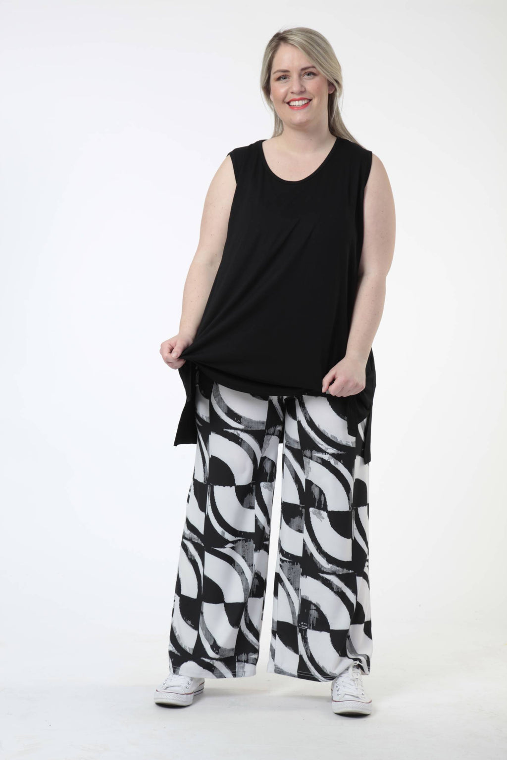 Summer trousers in a straight shape made of satin quality, Bellamy in black and off-white