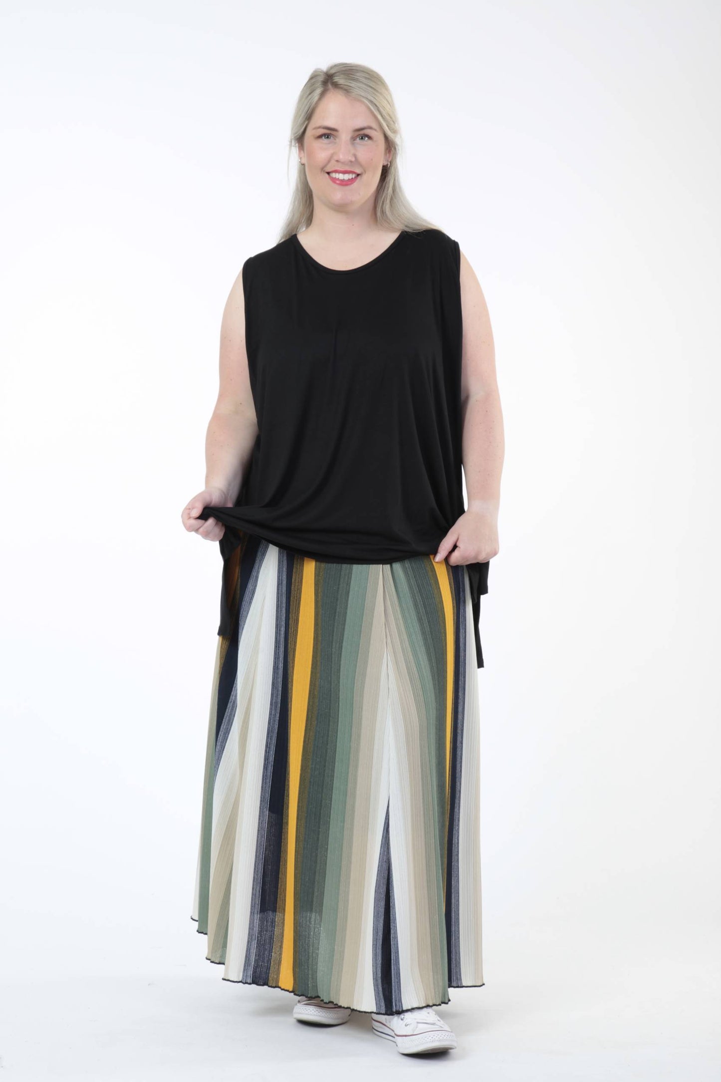 Summer skirt in a straight shape made of pleated quality, pencil in green-beige