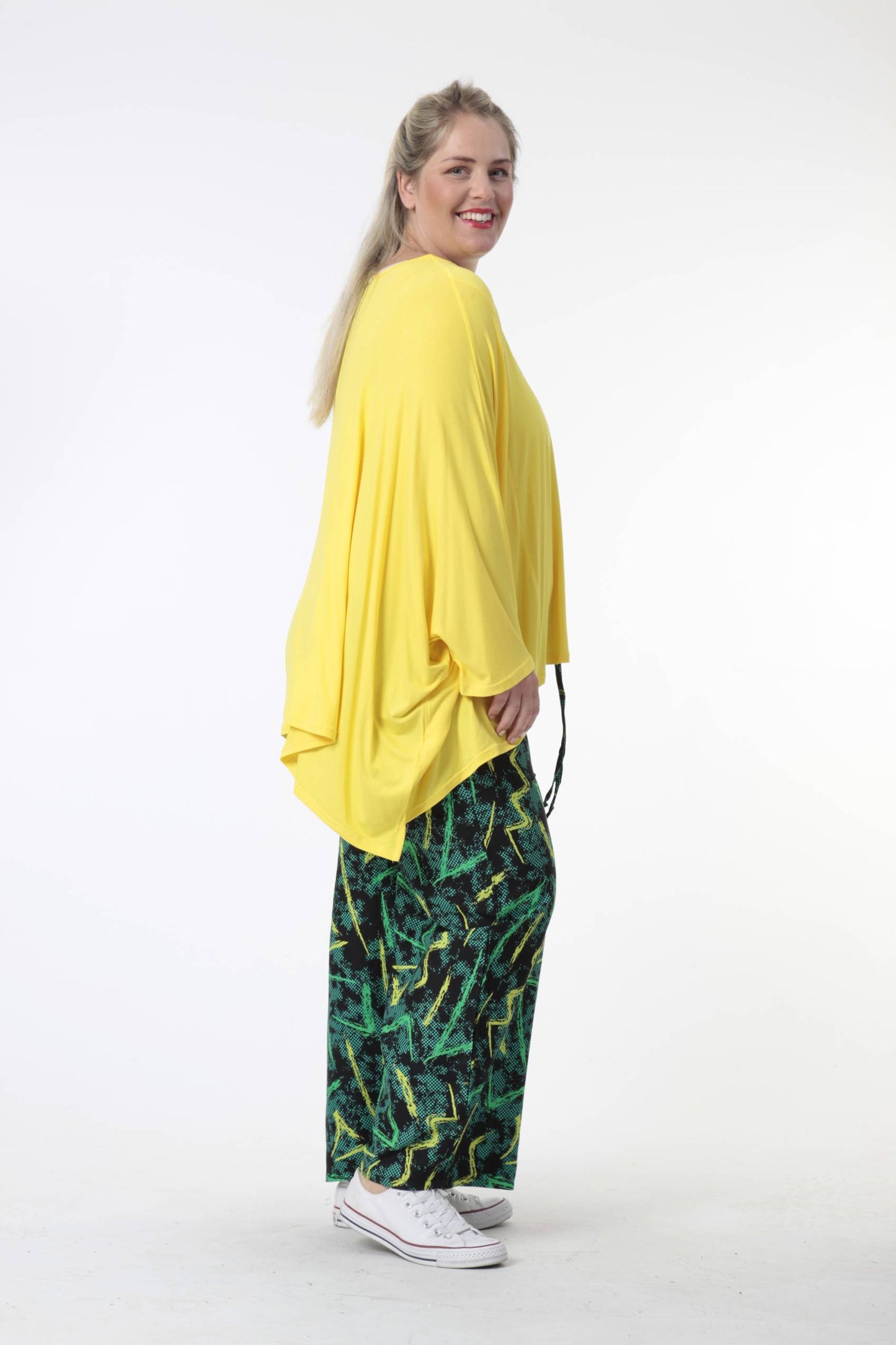 Everyday big shirt in a straight shape made of jersey quality, viscose basics in yellow