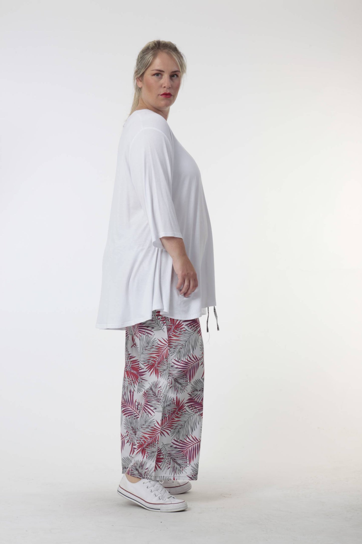 Summer trousers in a straight shape made of poplin quality, Sabzi palm leaf in palm leaf