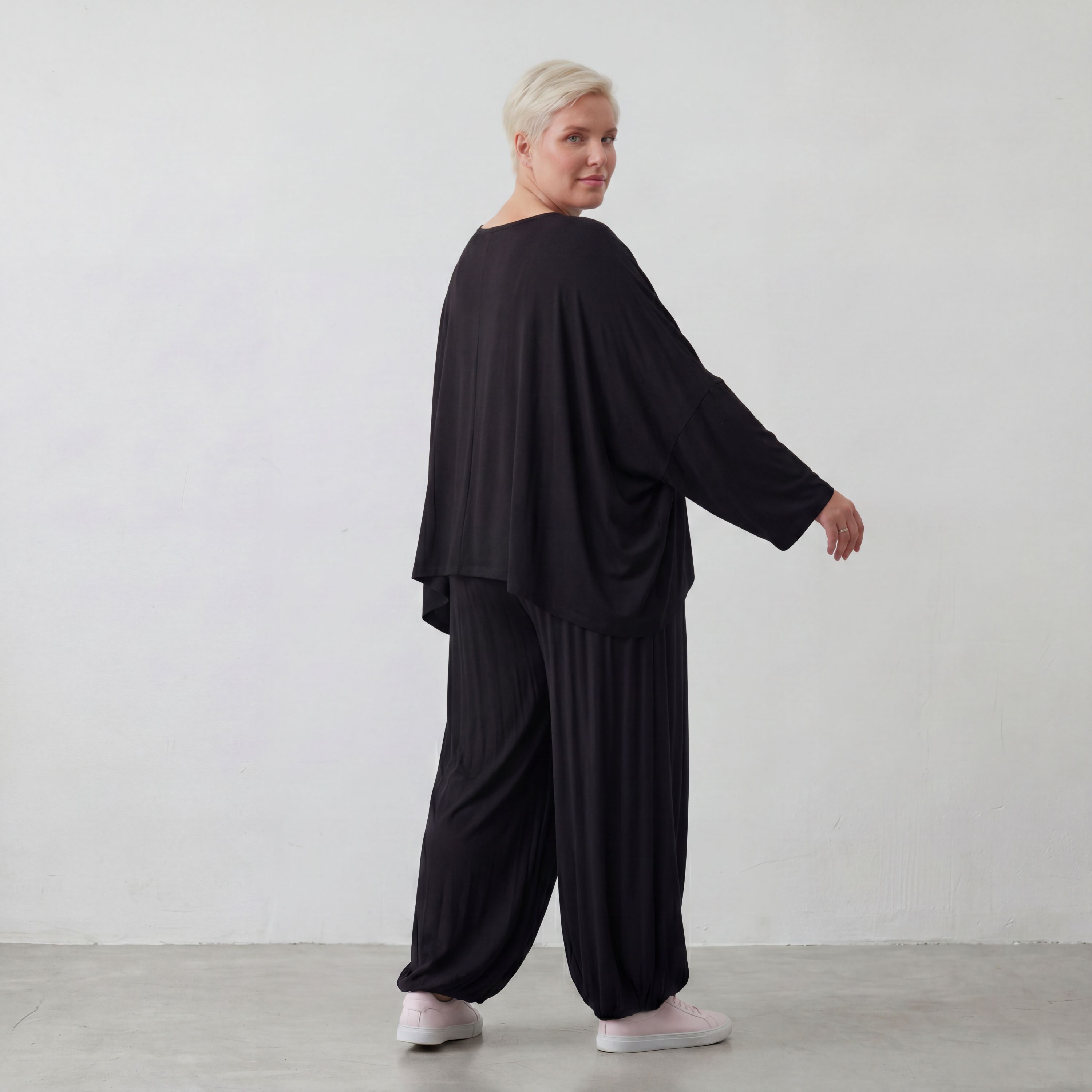 AKH Basics · Shirt · Skye · 6048 · Schwarz