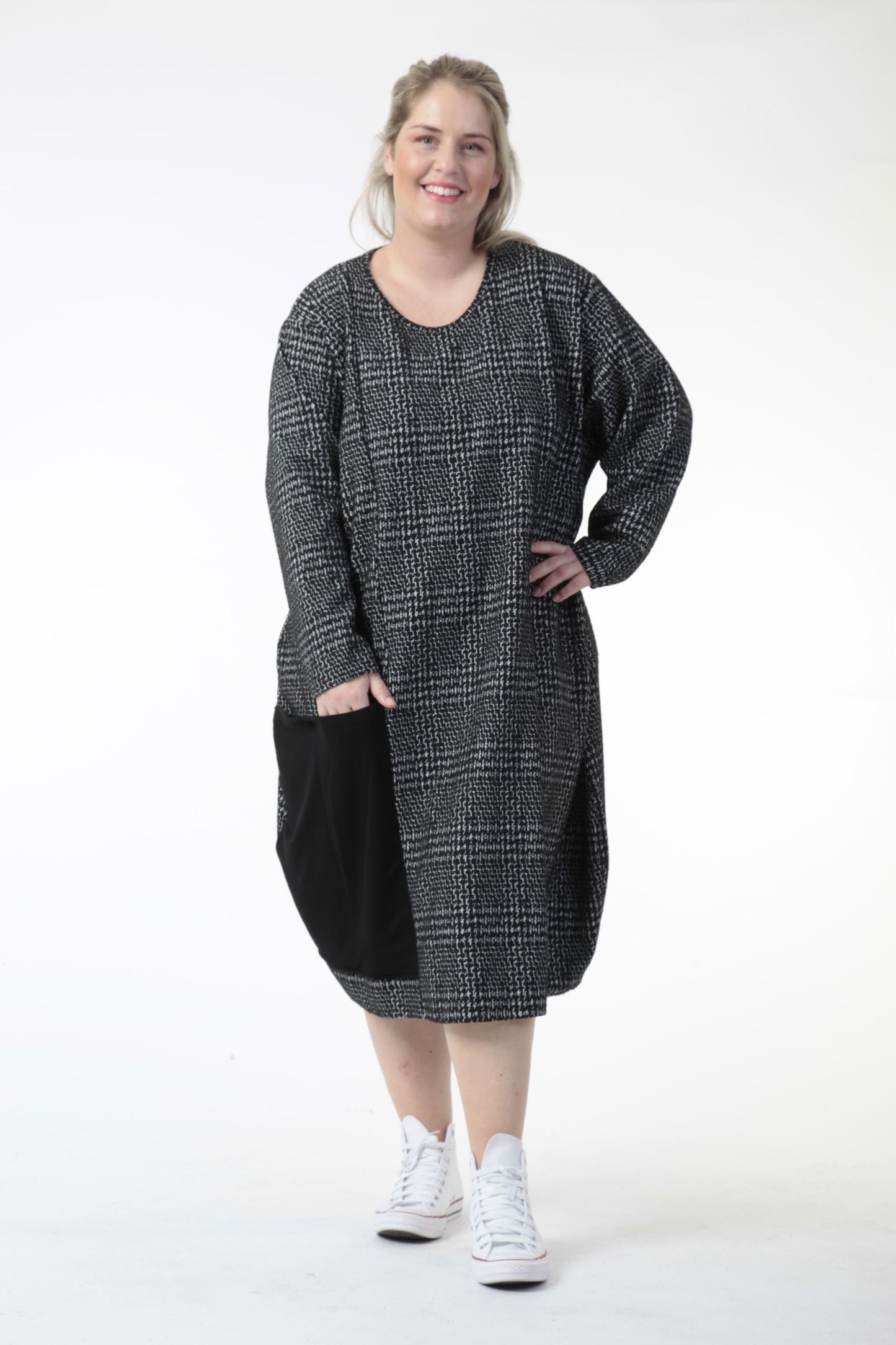 Winter dress in balloon shape made of jacquard quality, fancy in black and white