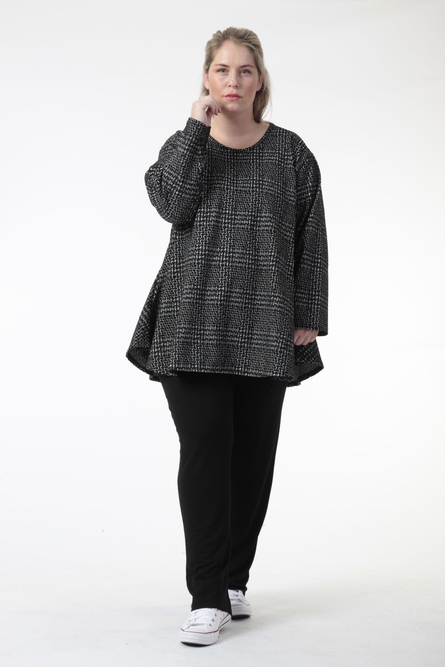 Winter shirt in bell shape made of jacquard quality, fancy houndstooth in black and white